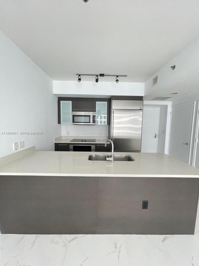 500 Brickell Ave 2506