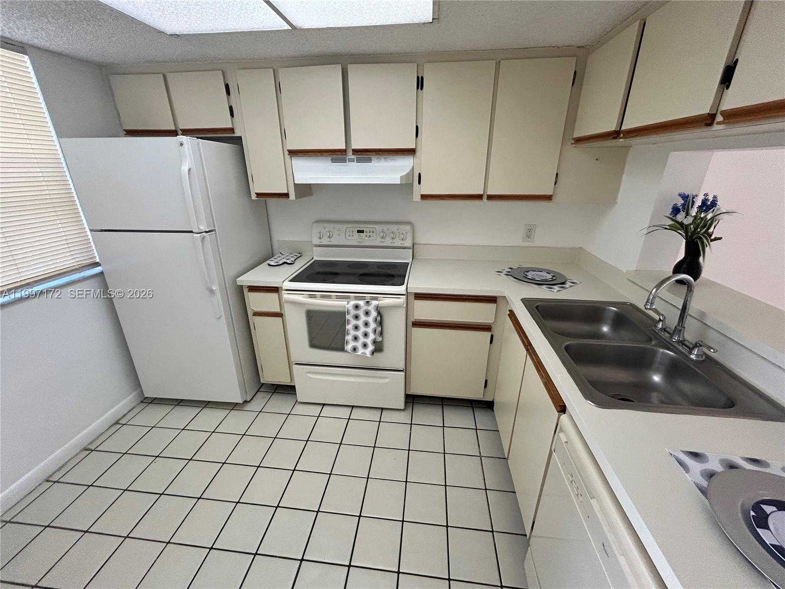 Villas At Lakeview Condo