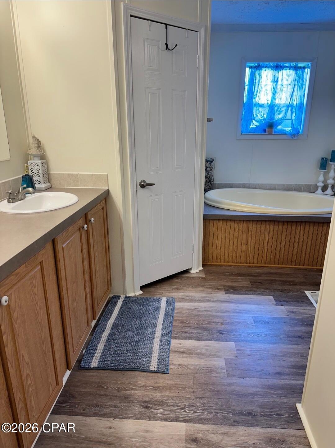 Listing photo id 16 for 2115 Bent Oak Court