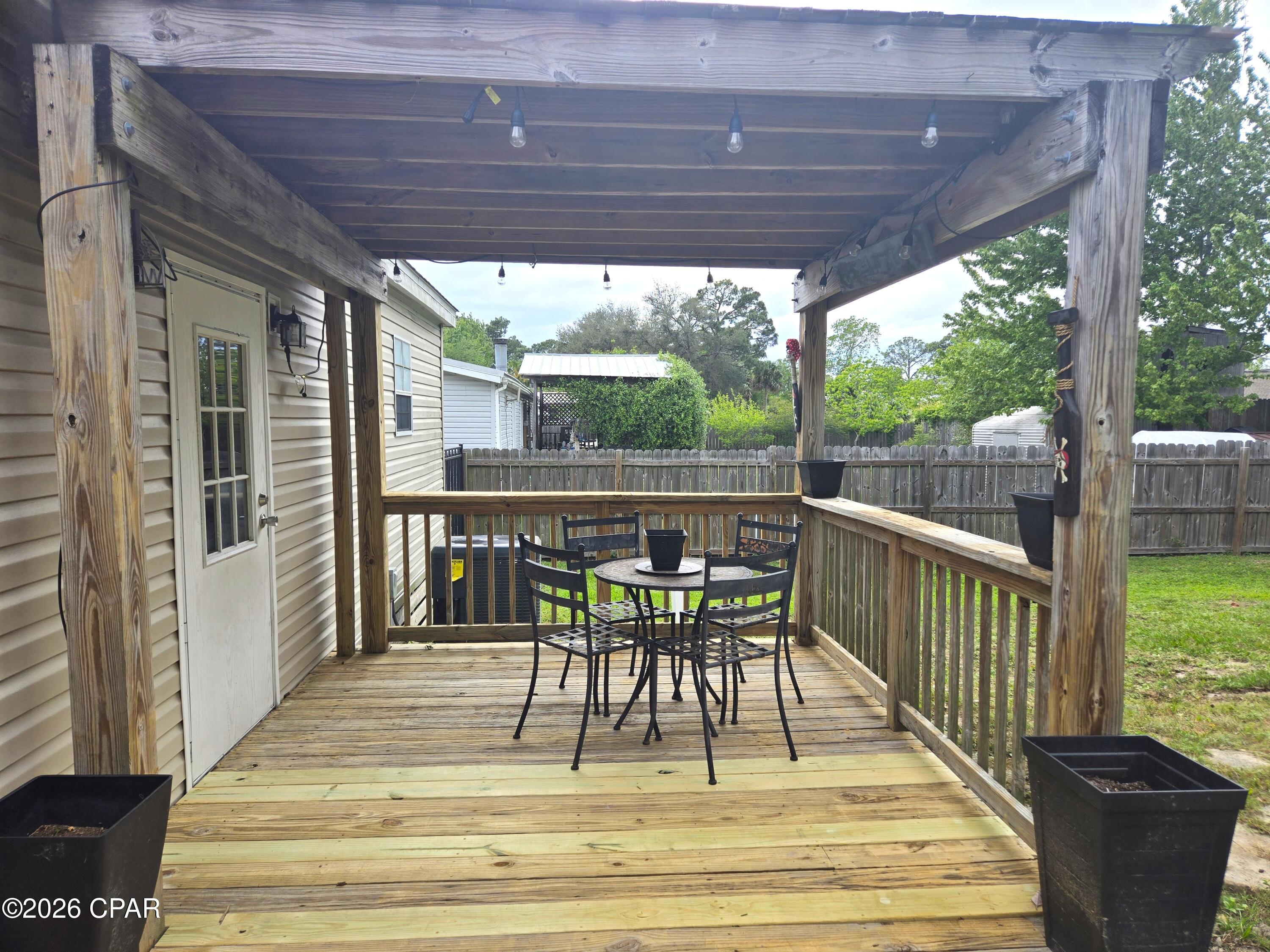 Listing photo id 19 for 2115 Bent Oak Court