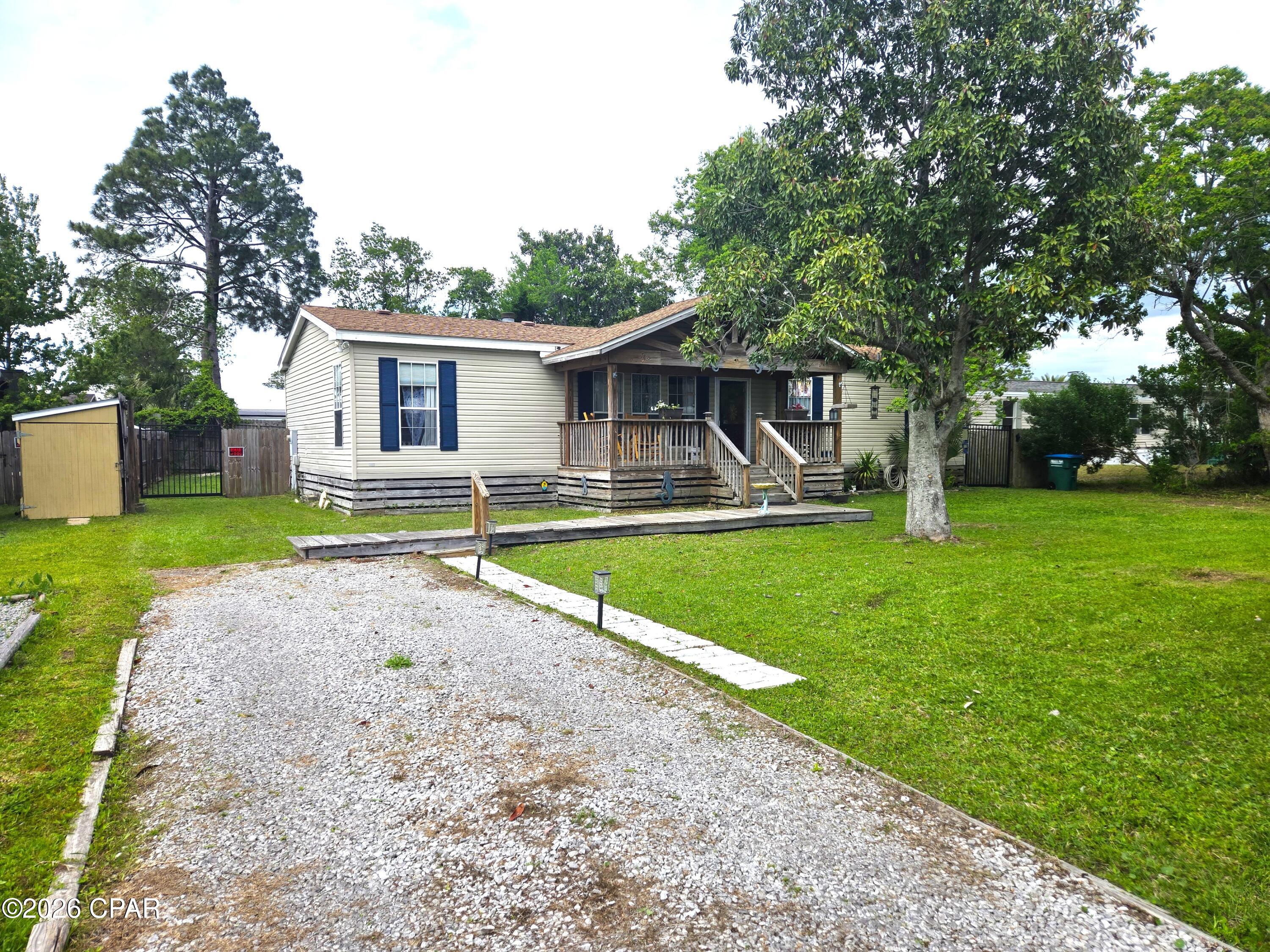 Listing photo id 2 for 2115 Bent Oak Court