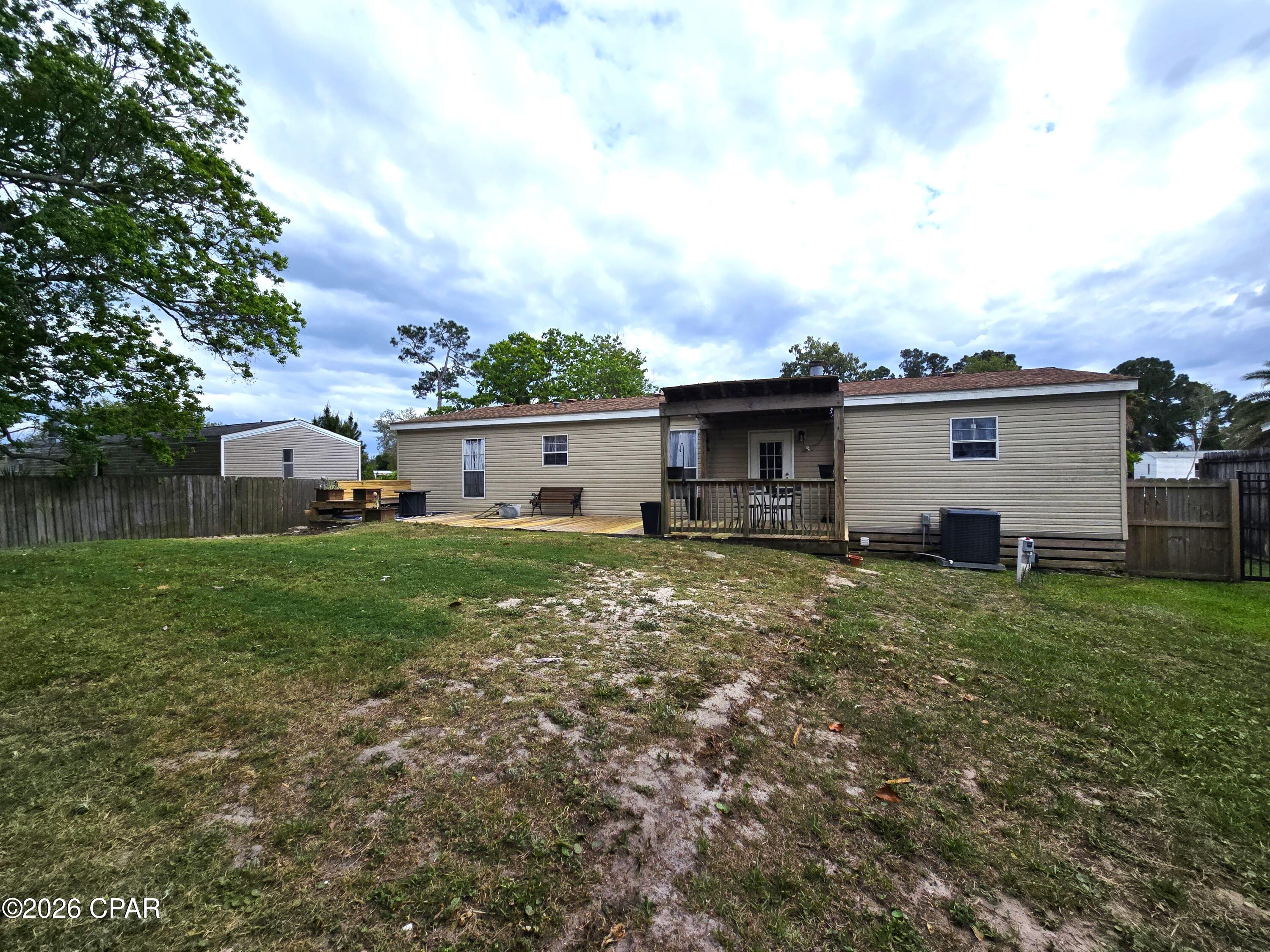 Listing photo id 21 for 2115 Bent Oak Court