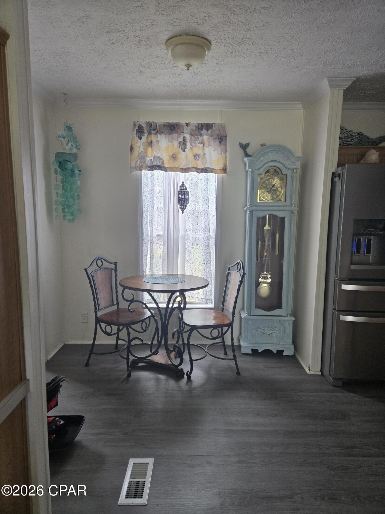 Listing photo id 7 for 2115 Bent Oak Court