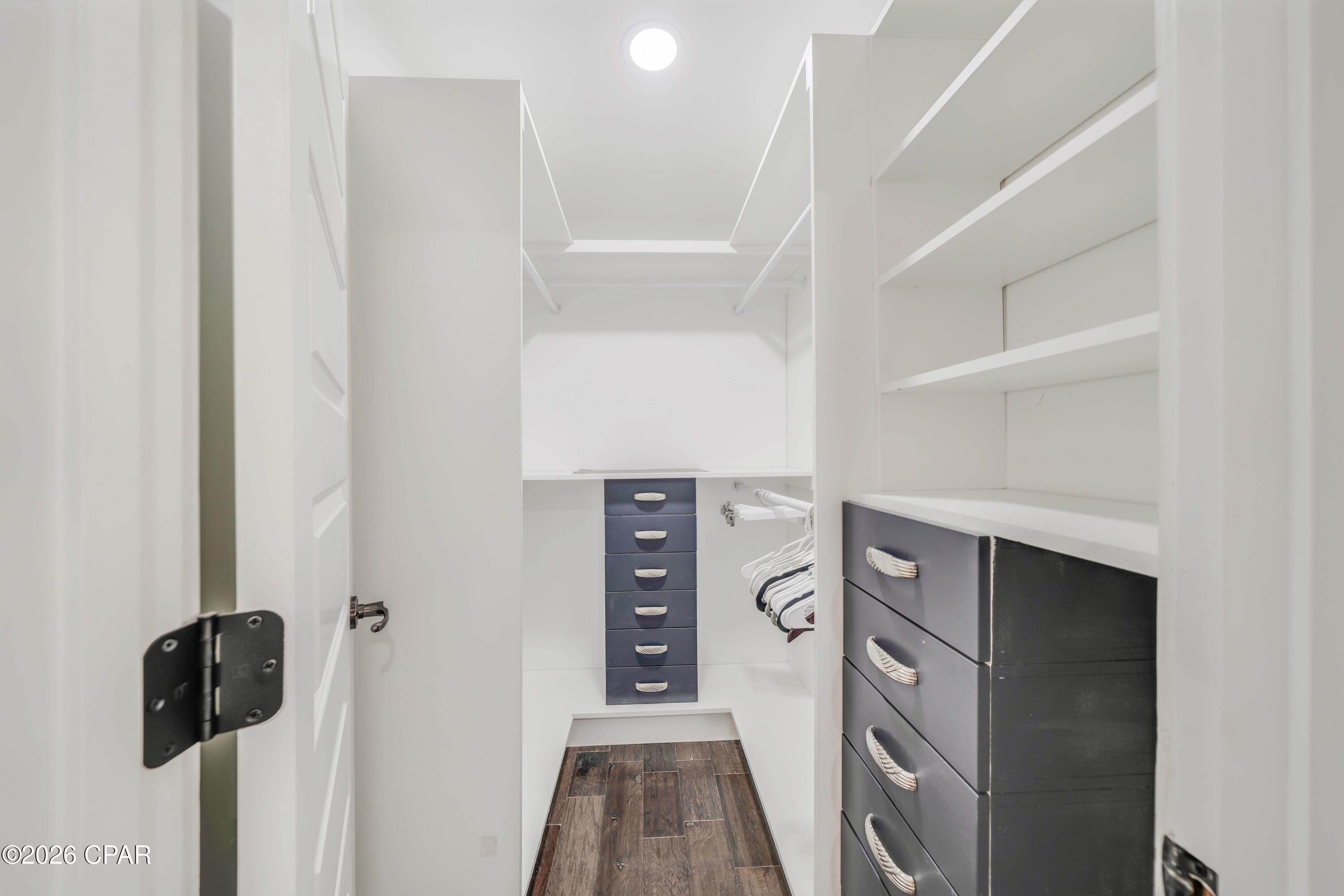 Listing photo id 47 for 2903 27th Street