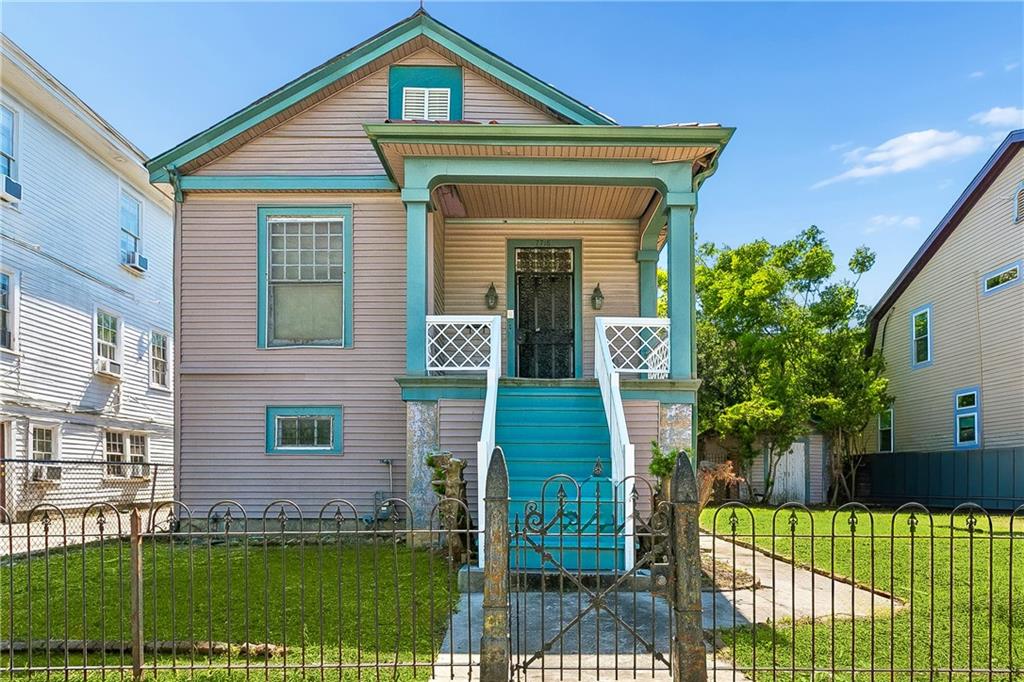 Homes for sale in New Orleans, LA | 7718 Cohn St, New Orleans, LA 70118 | MLS# 2552193