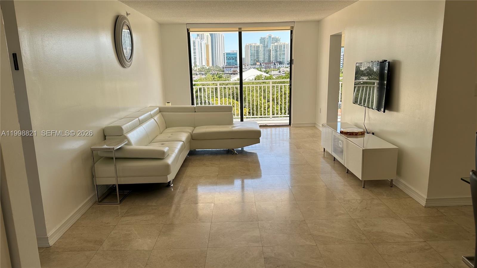 Winston Towers 600 Condo