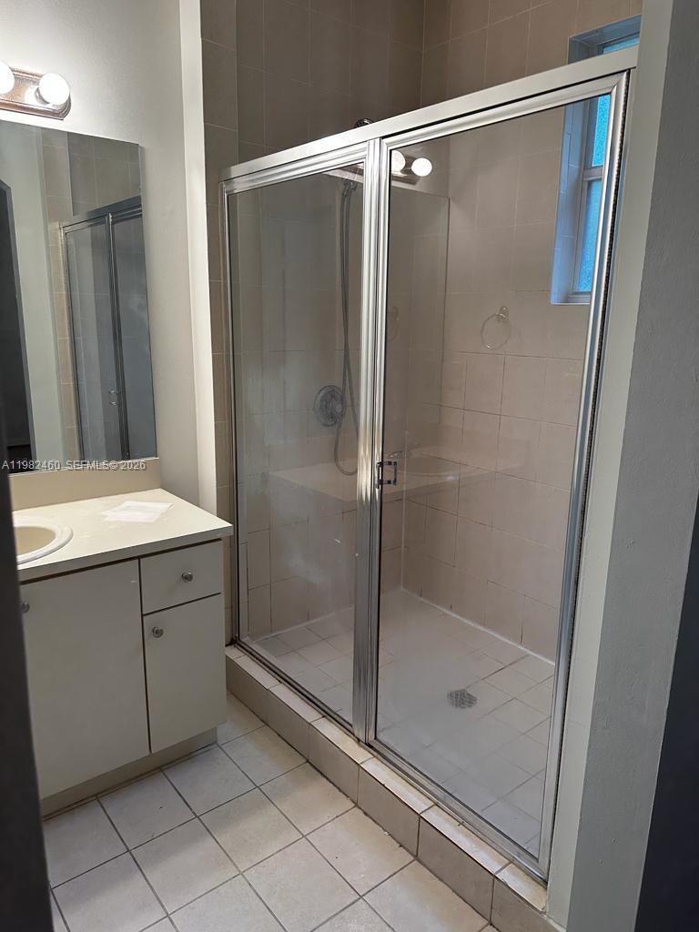 Well-appointed guest bedroom at 3070 Red Mangrove Ln S - Townhouse in Dania Beach