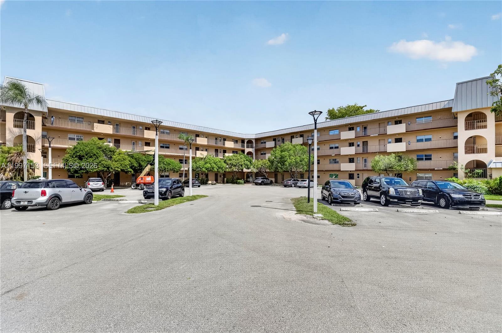 Impressive exterior facade at 6201 Falls Cir Dr - Condo in Lauderhill