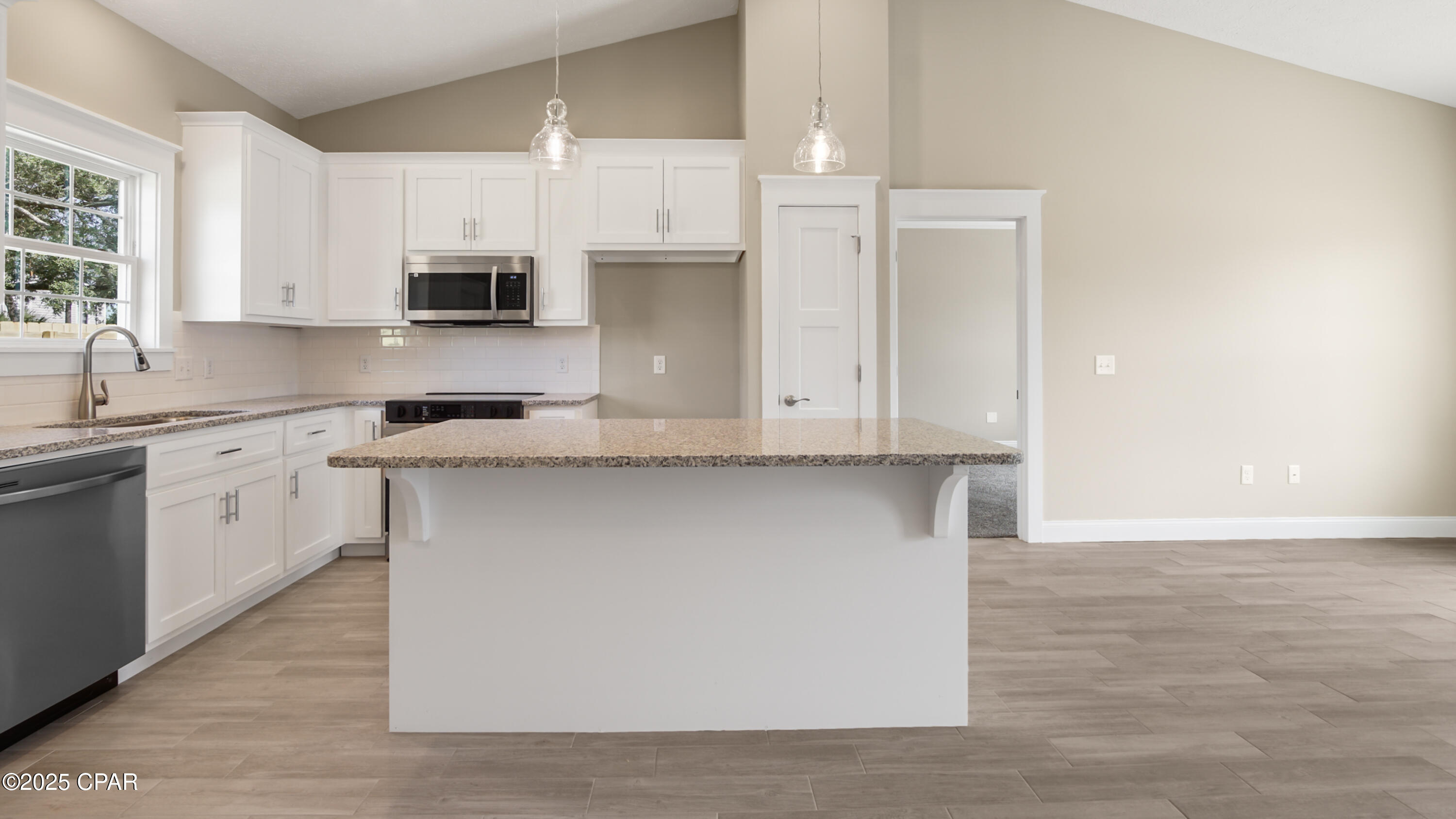 Image 4 For 3215 2nd Plaza