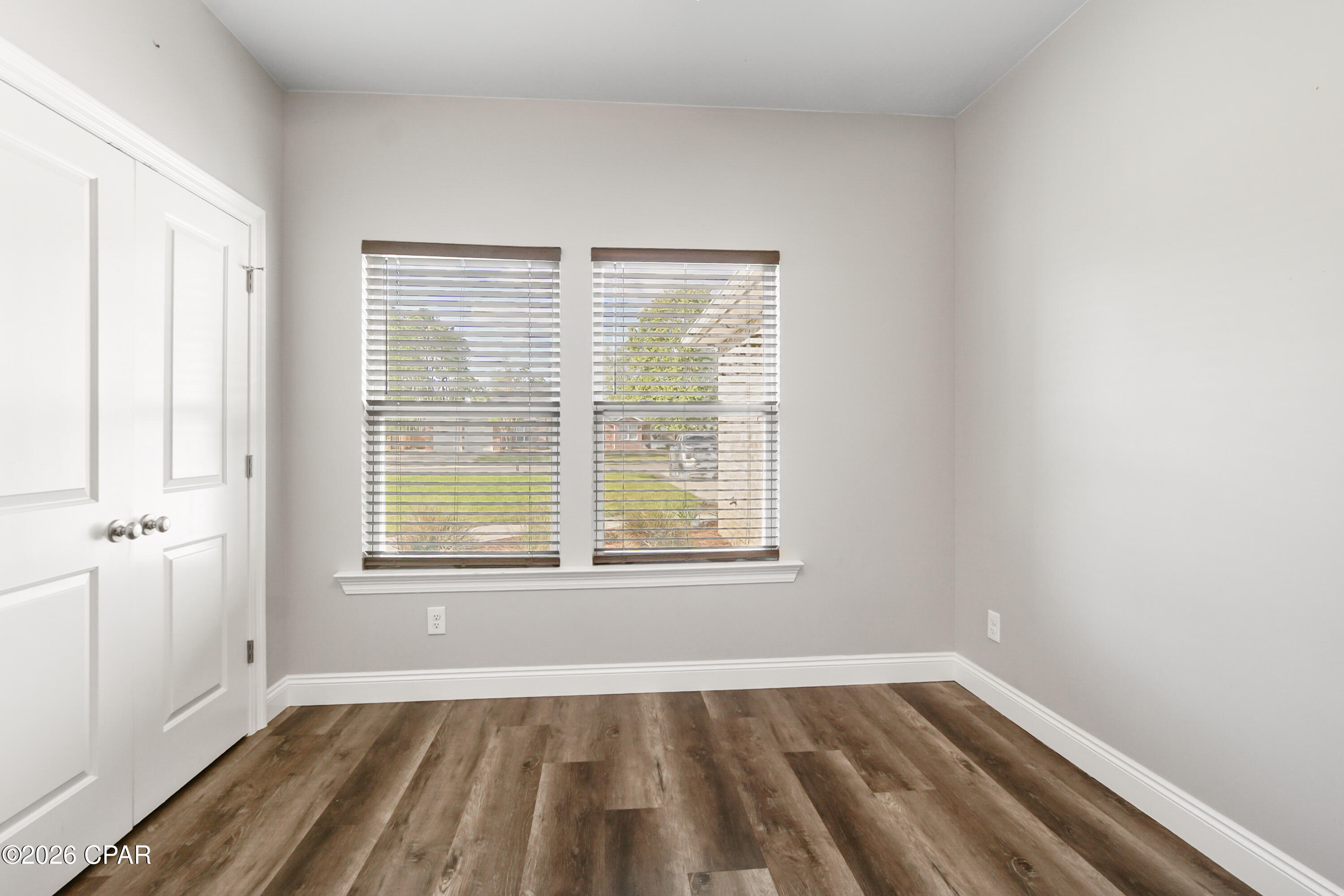 Image 12 For 132 White Oaks Boulevard