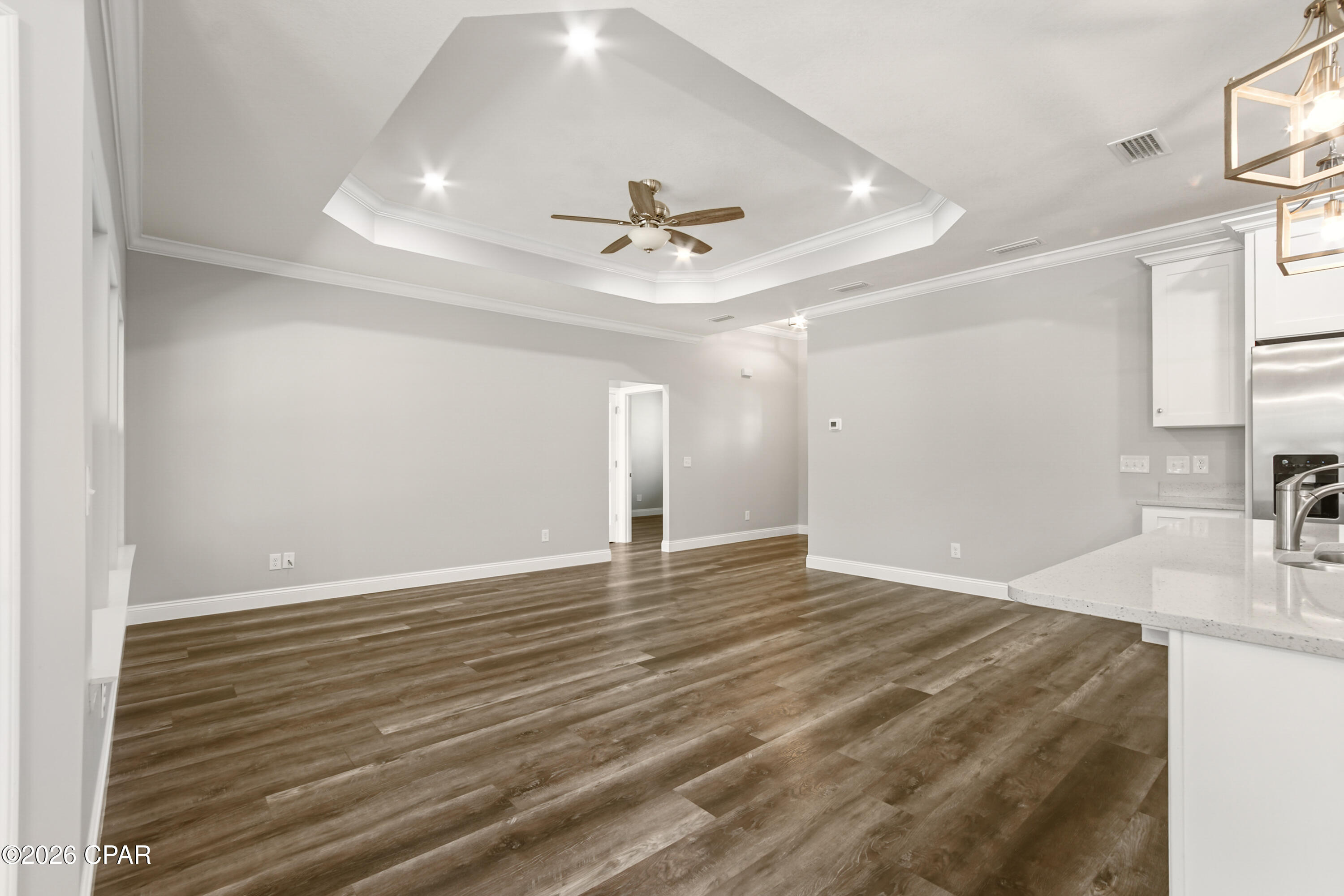 Image 17 For 132 White Oaks Boulevard