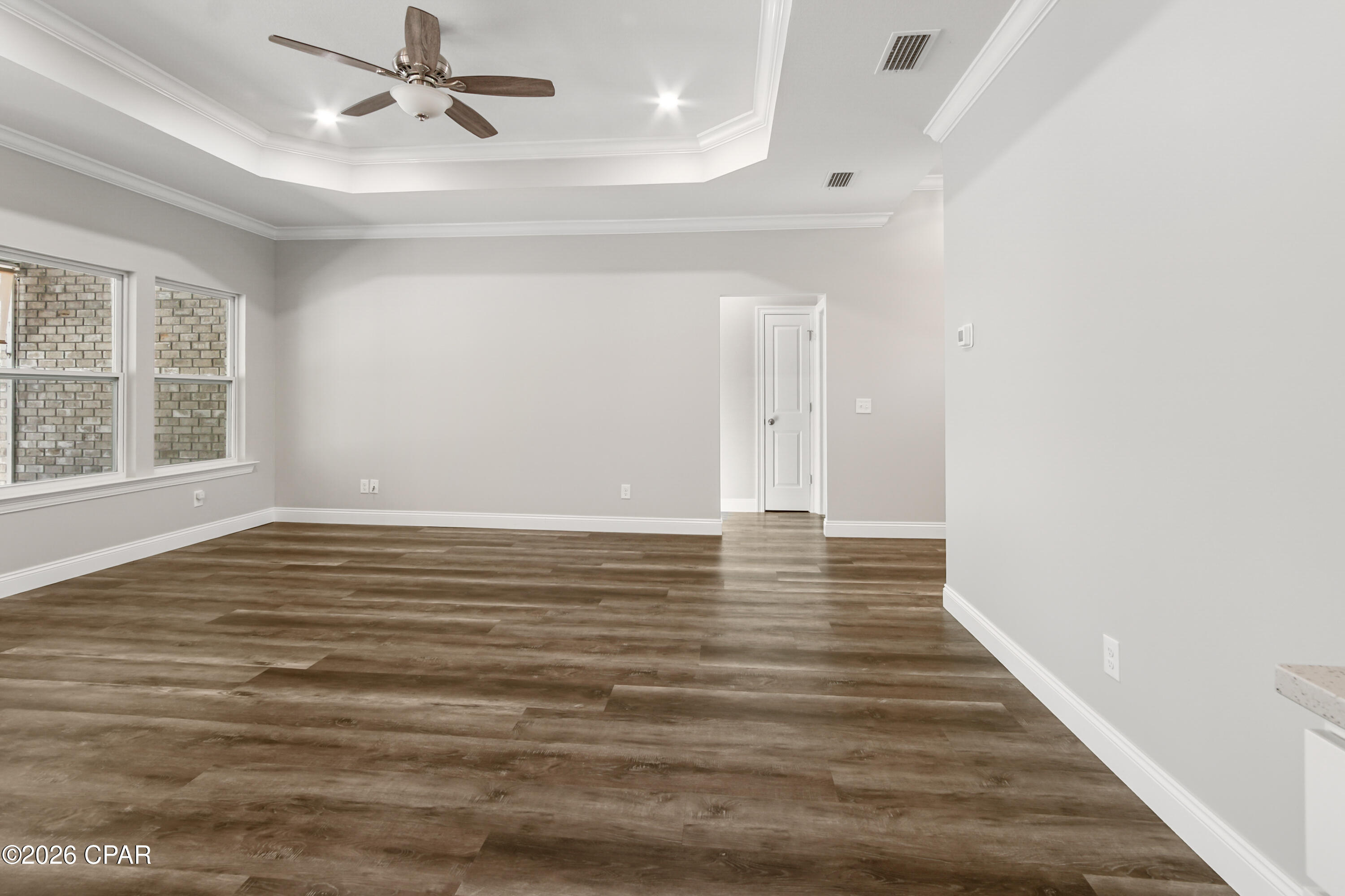 Image 18 For 132 White Oaks Boulevard