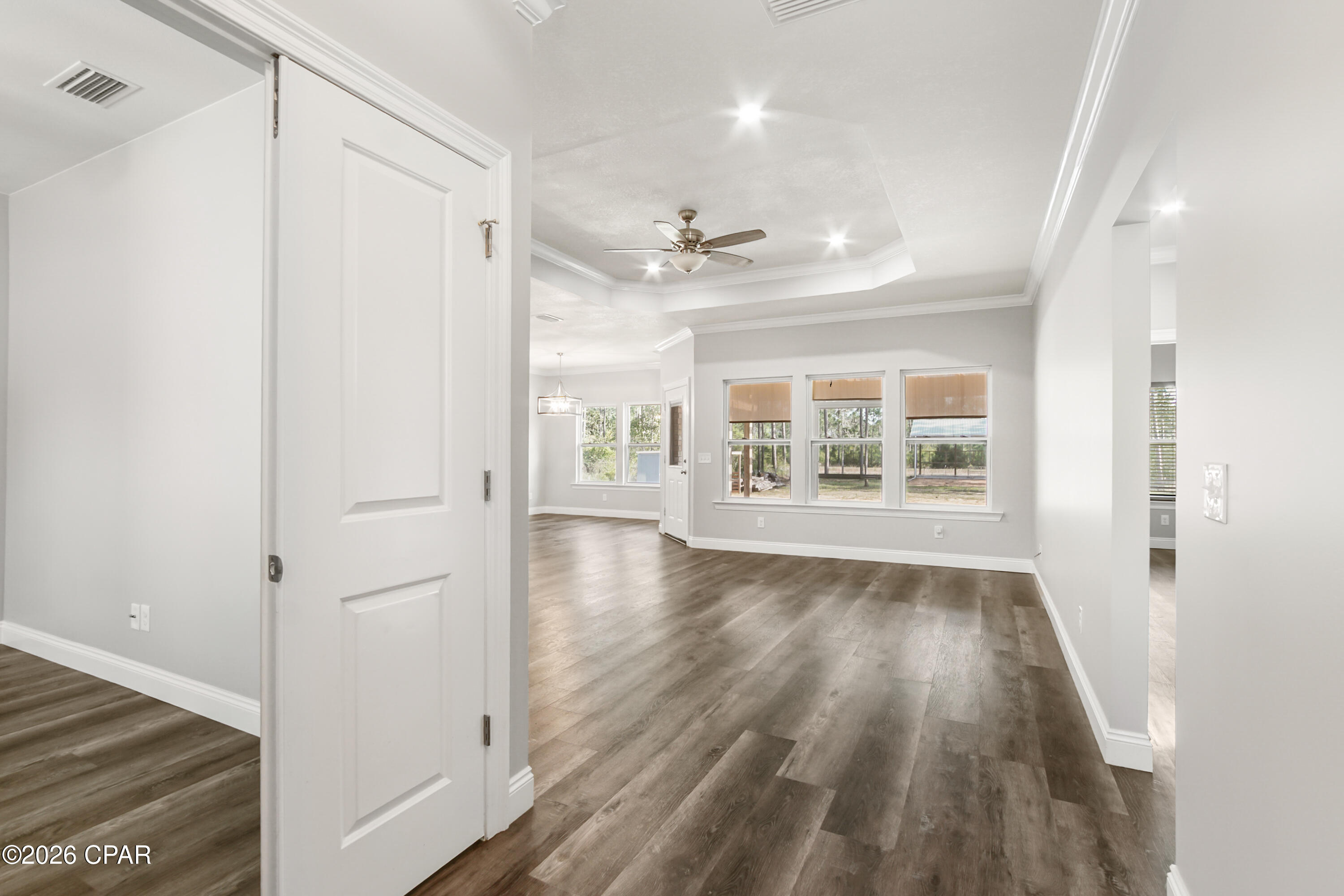 Image 8 For 132 White Oaks Boulevard