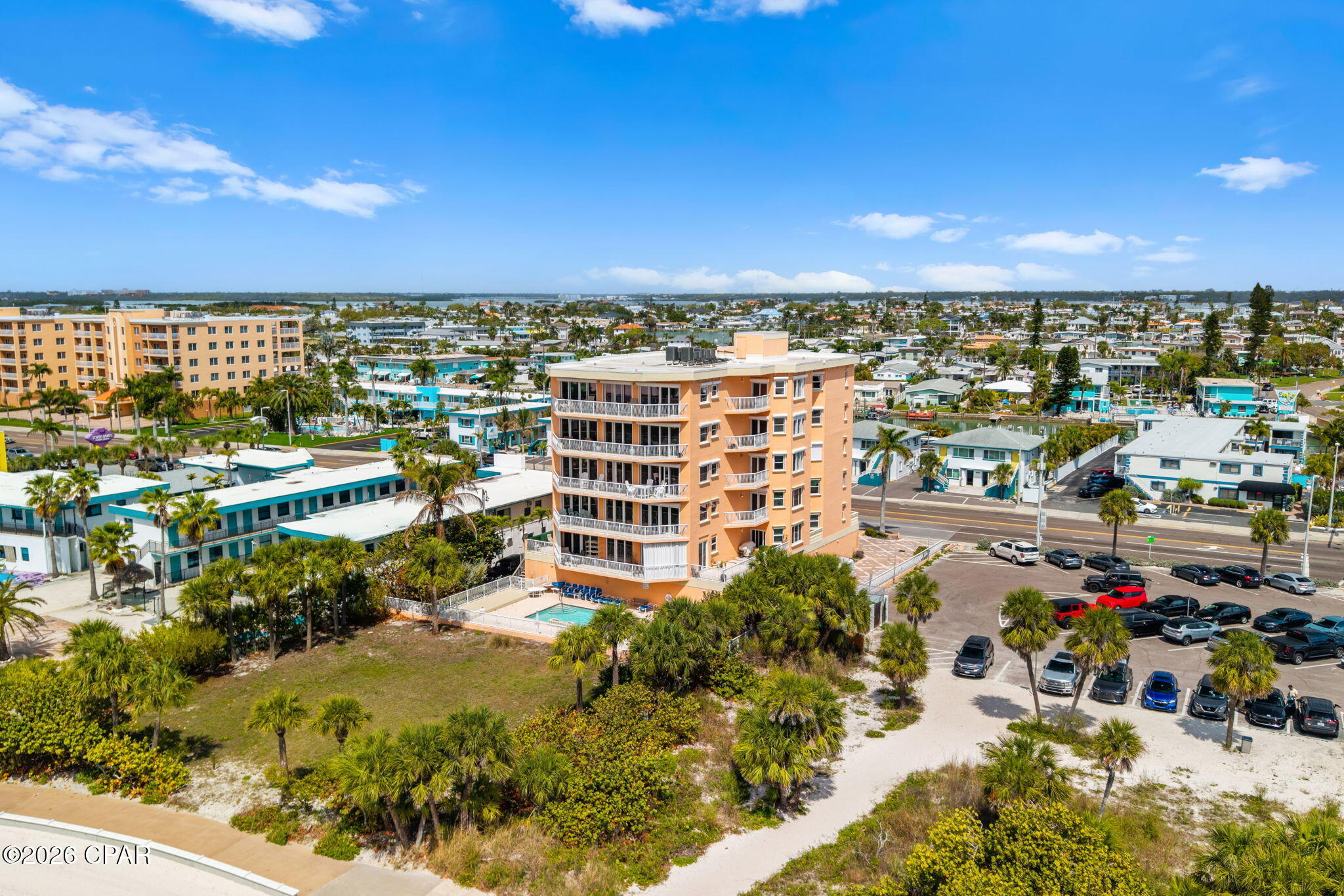 Listing photo id 11 for 11270 Gulf Boulevard # 5