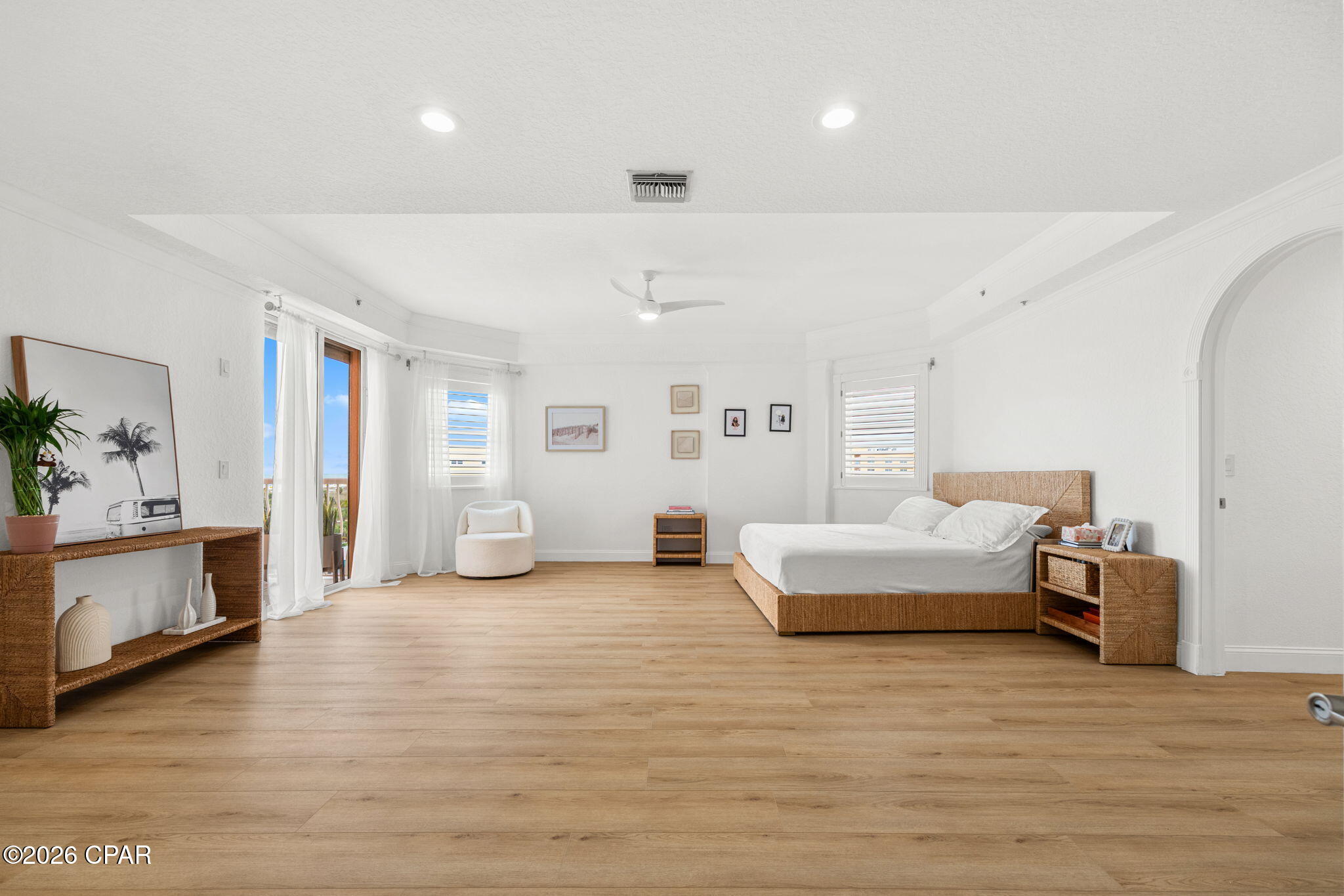 Listing photo id 25 for 11270 Gulf Boulevard # 5