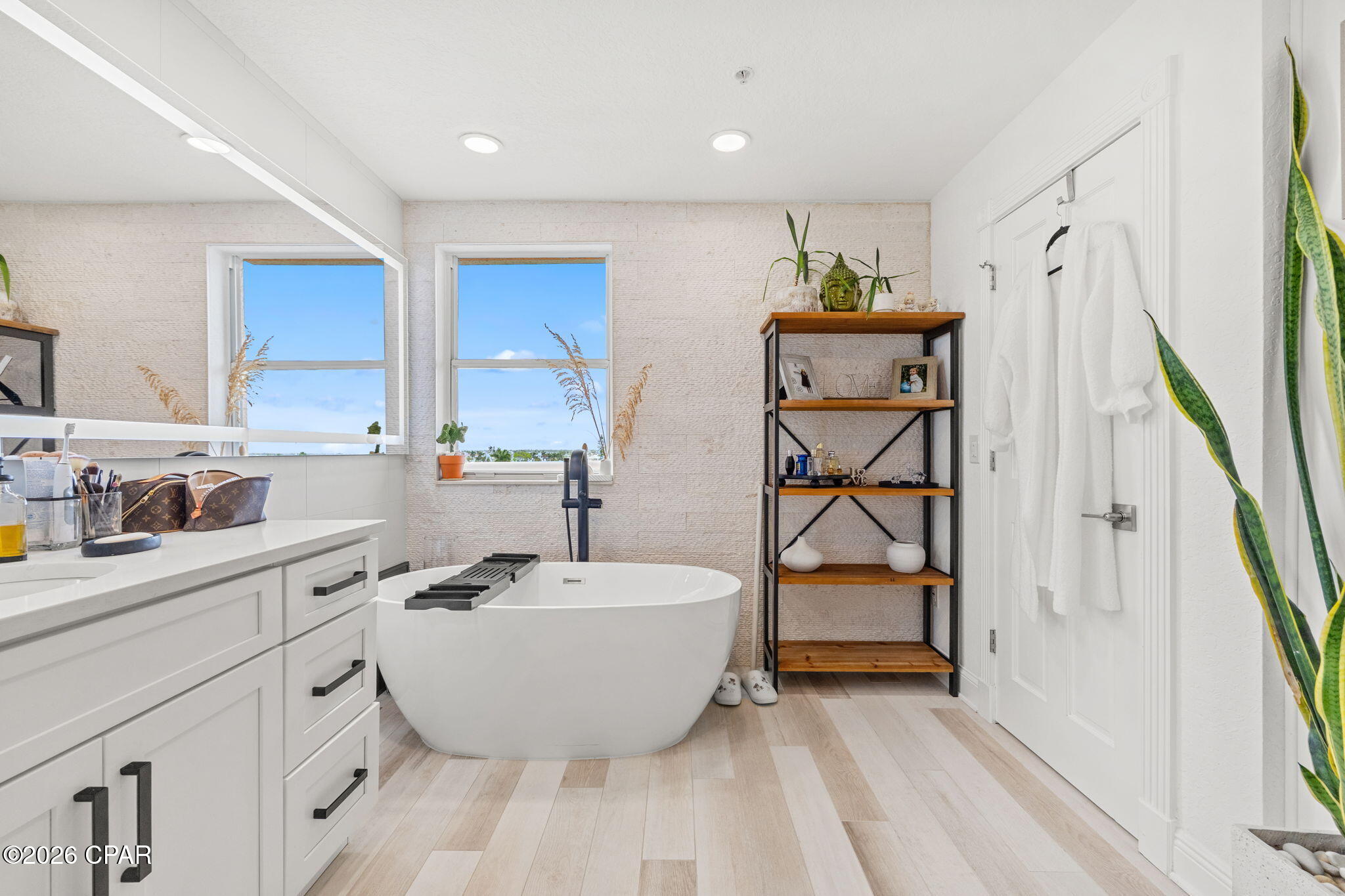 Listing photo id 39 for 11270 Gulf Boulevard # 5