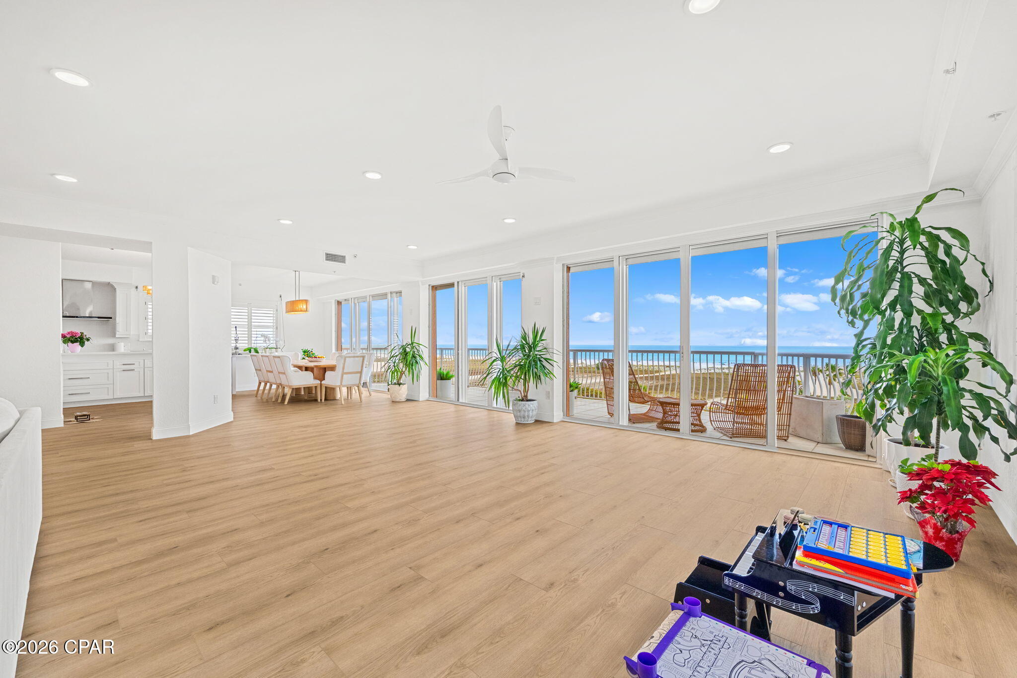 Listing photo id 46 for 11270 Gulf Boulevard # 5