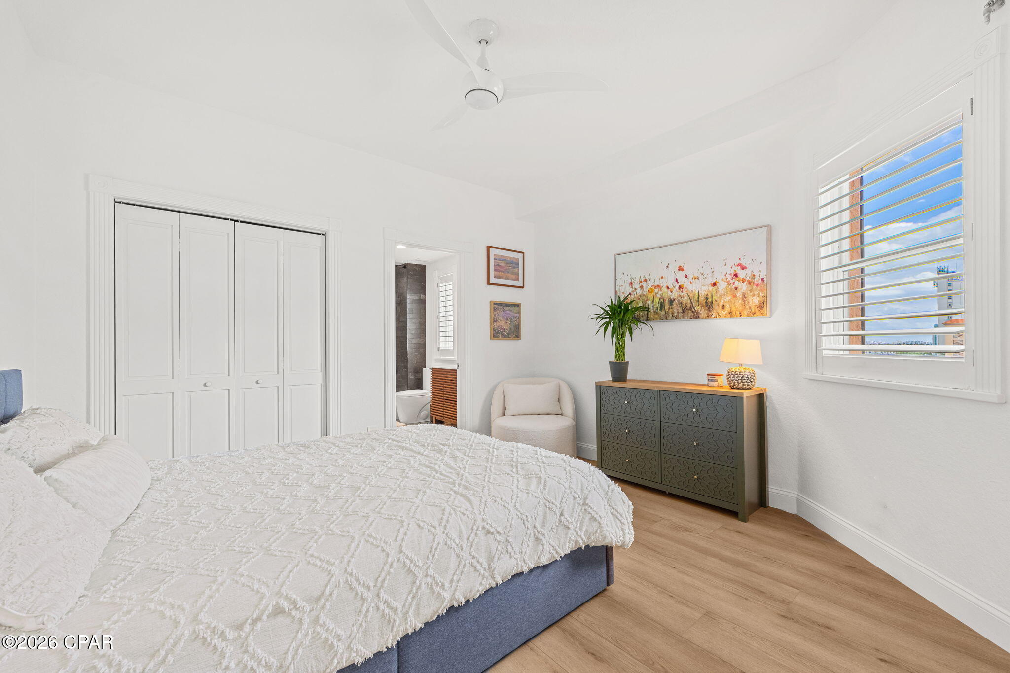 Listing photo id 71 for 11270 Gulf Boulevard # 5