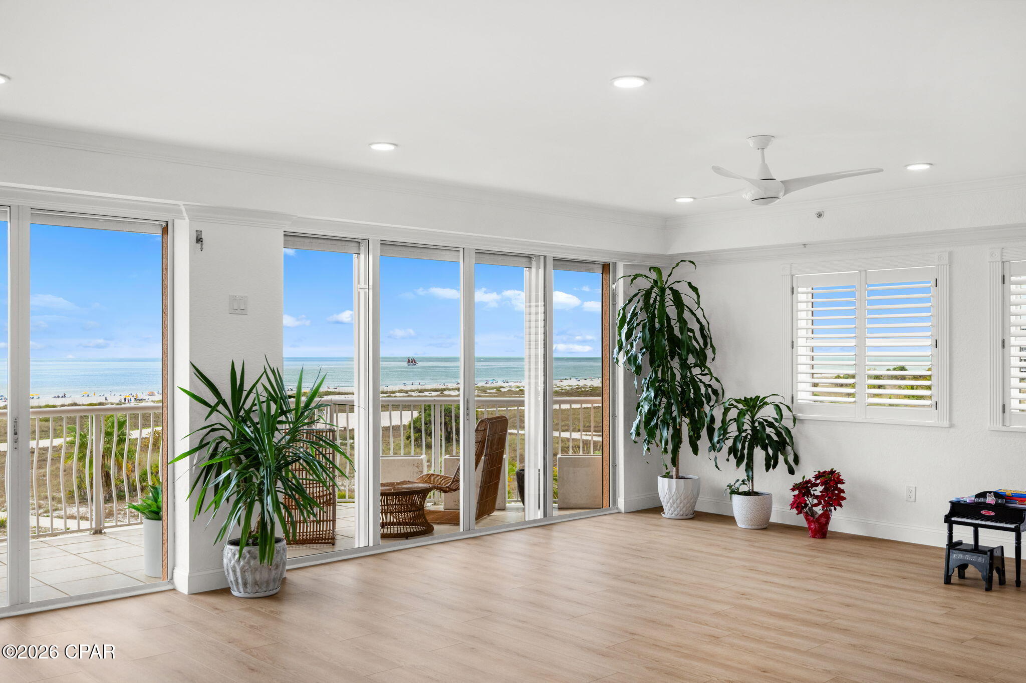 Listing photo id 81 for 11270 Gulf Boulevard # 5