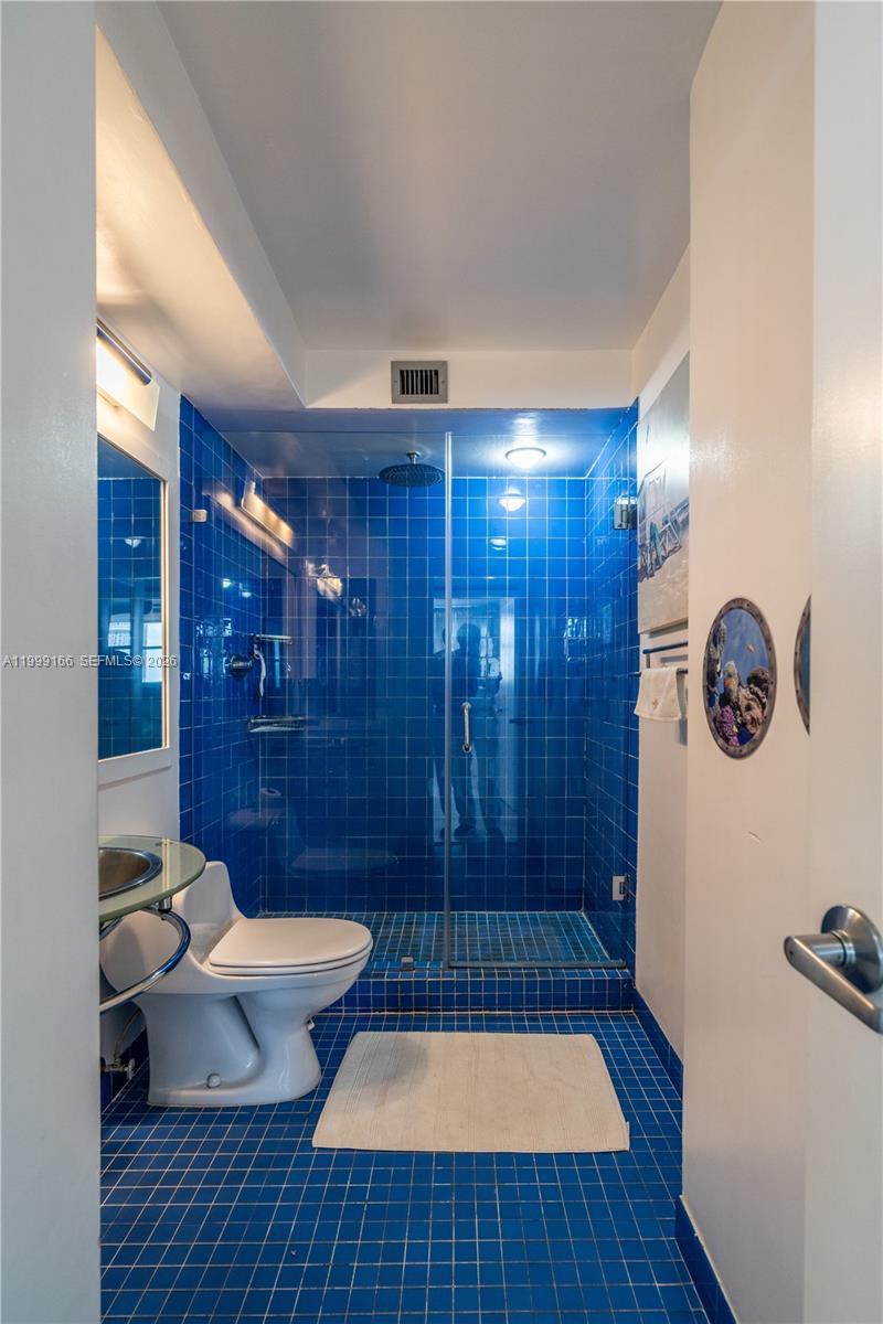 800 West Ave 946