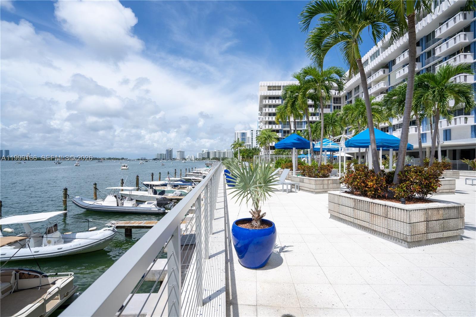 800 West Ave 946