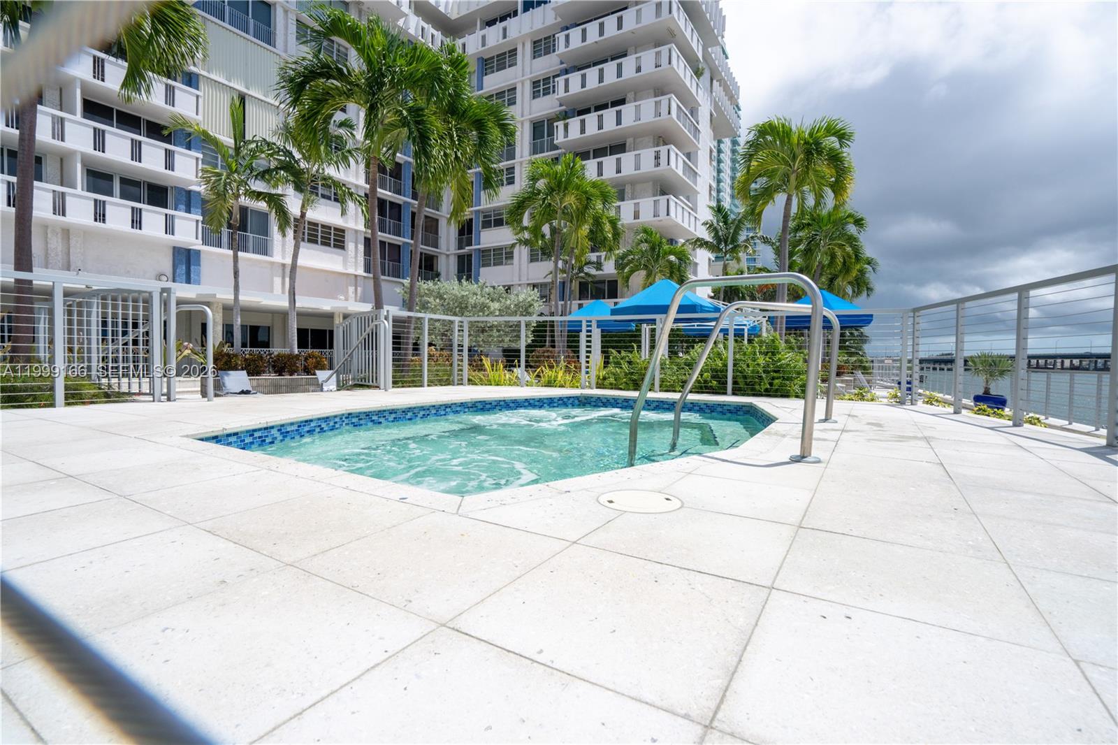 800 West Ave 946