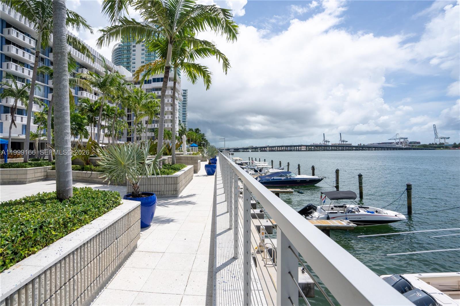 800 West Ave 946