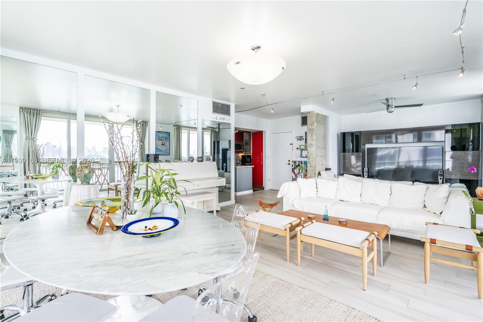 800 West Ave 946