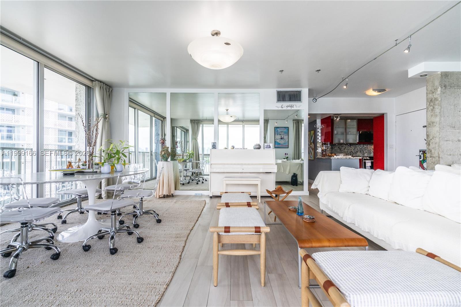 800 West Ave 946