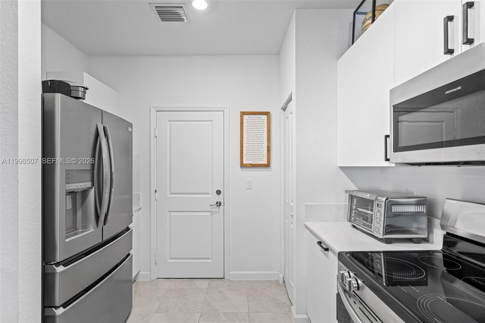 Additional living spaces at 4917 Oakmont Dr - Townhouse in Dania Beach