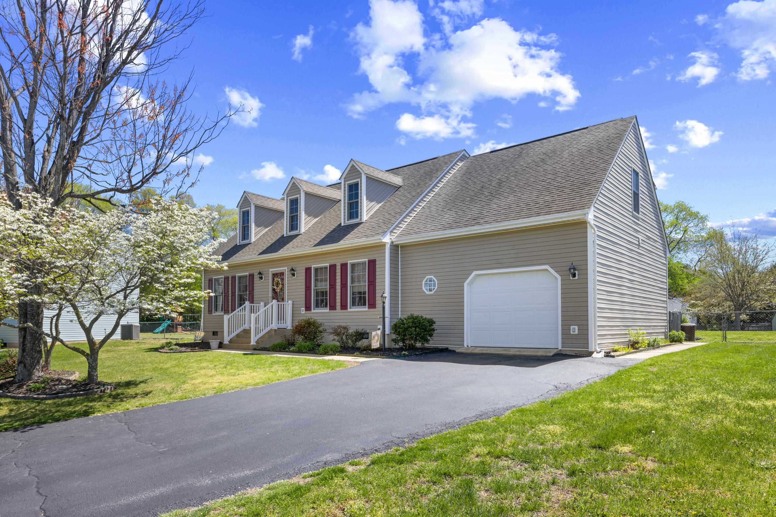 45 LEDYARD CT exterior