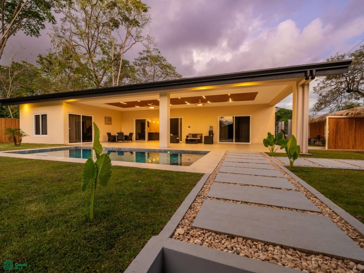 3 bed Single Family Homes For Sale in , Puntarenas - 1