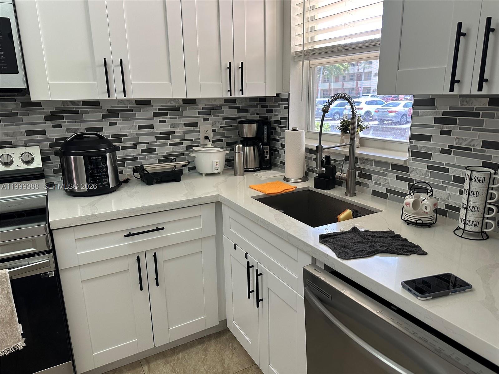 Sunrise Lakes 32 Condo