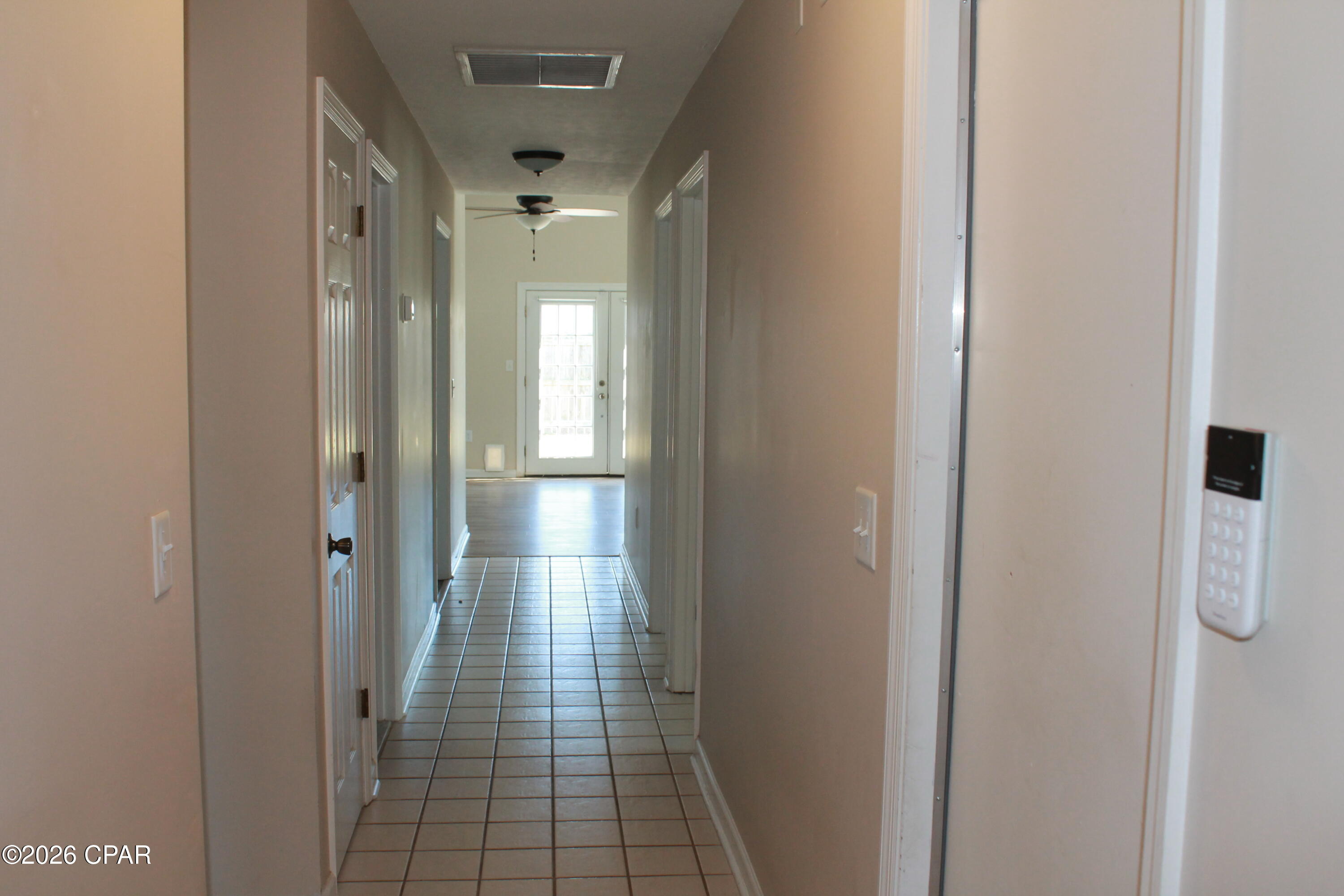 Listing photo id 3 for 7552 Kelsey Drive