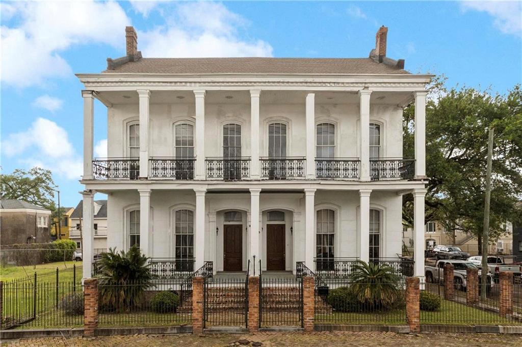 2003 CARONDELET Street