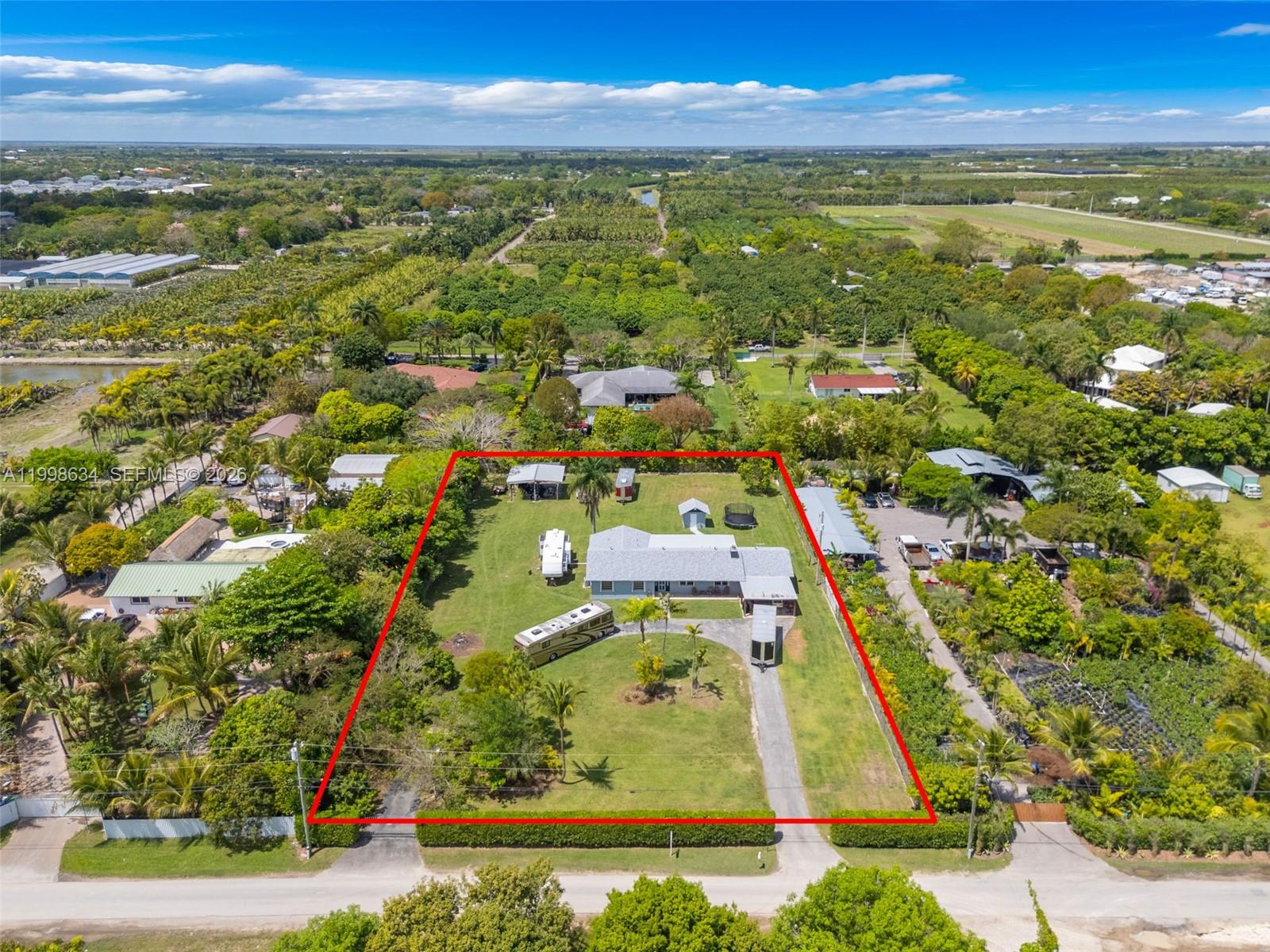 1.05 Ac Country Home