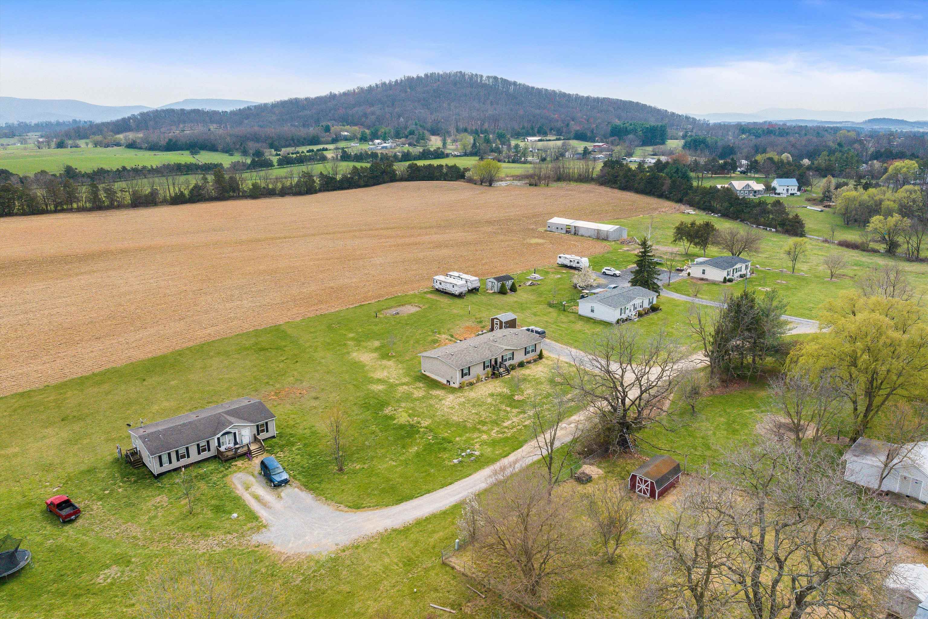 15,17,25,37 Hayfield Ln
