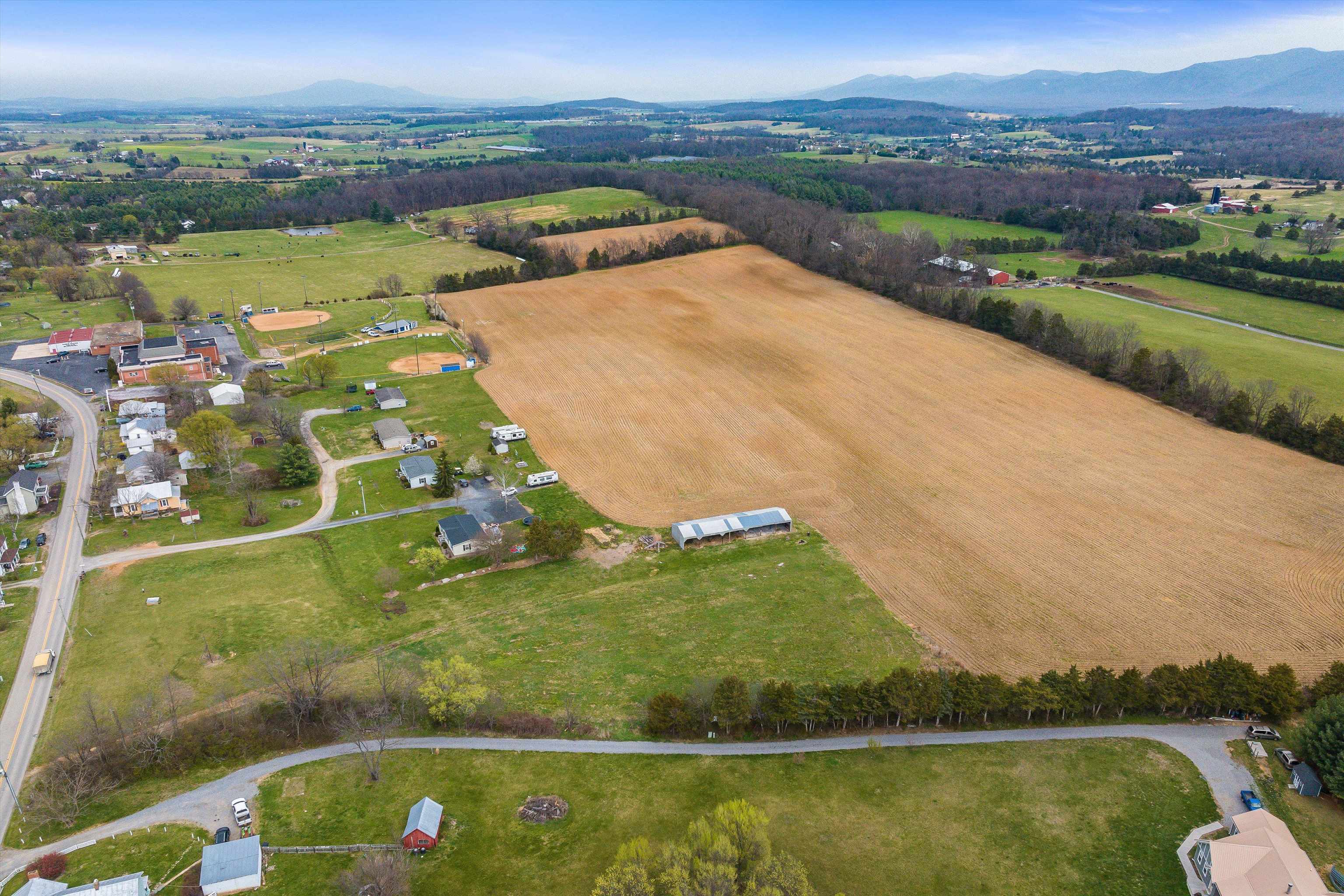 15,17,25,37 Hayfield Ln