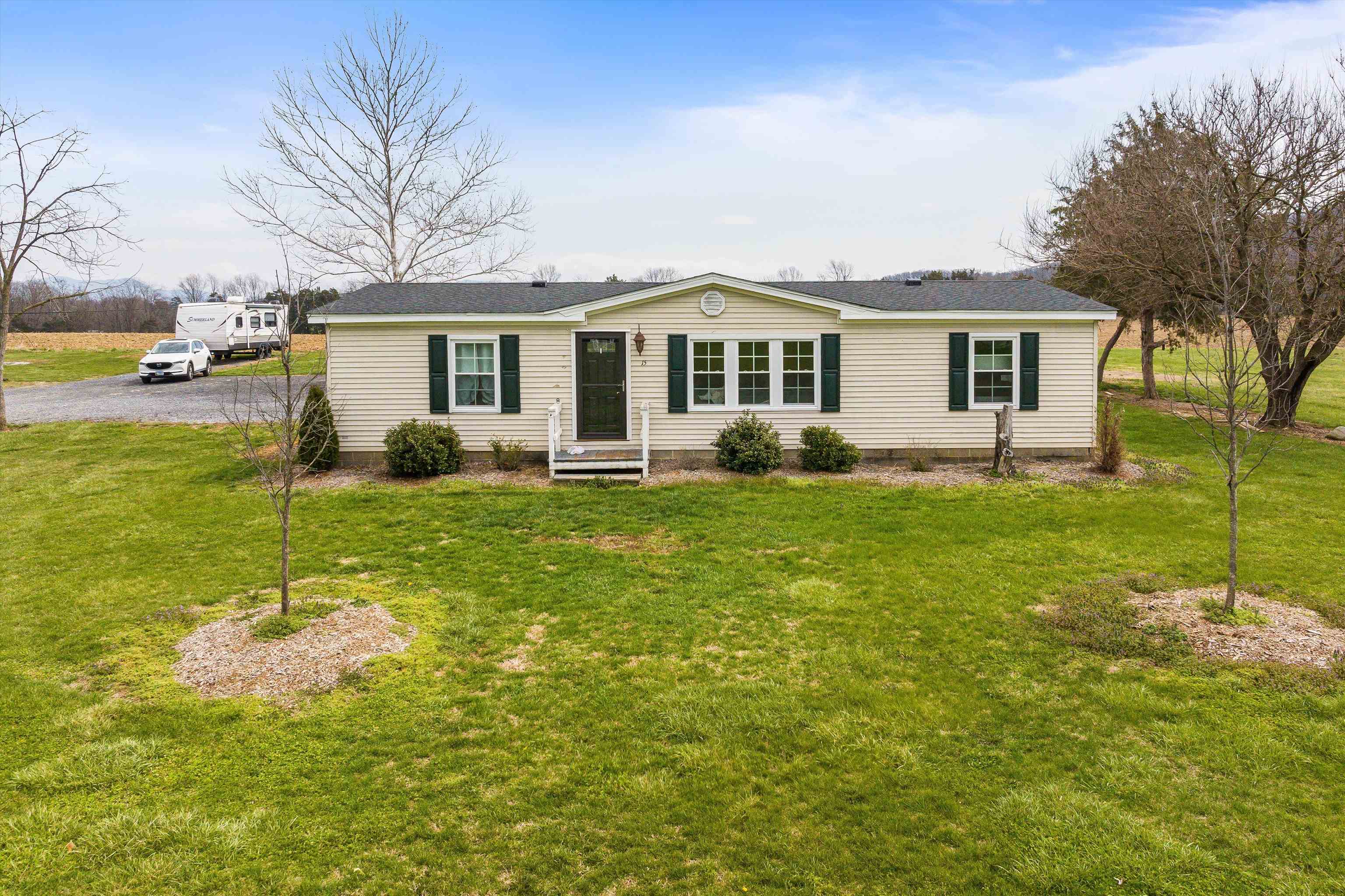 15,17,25,37 Hayfield Ln