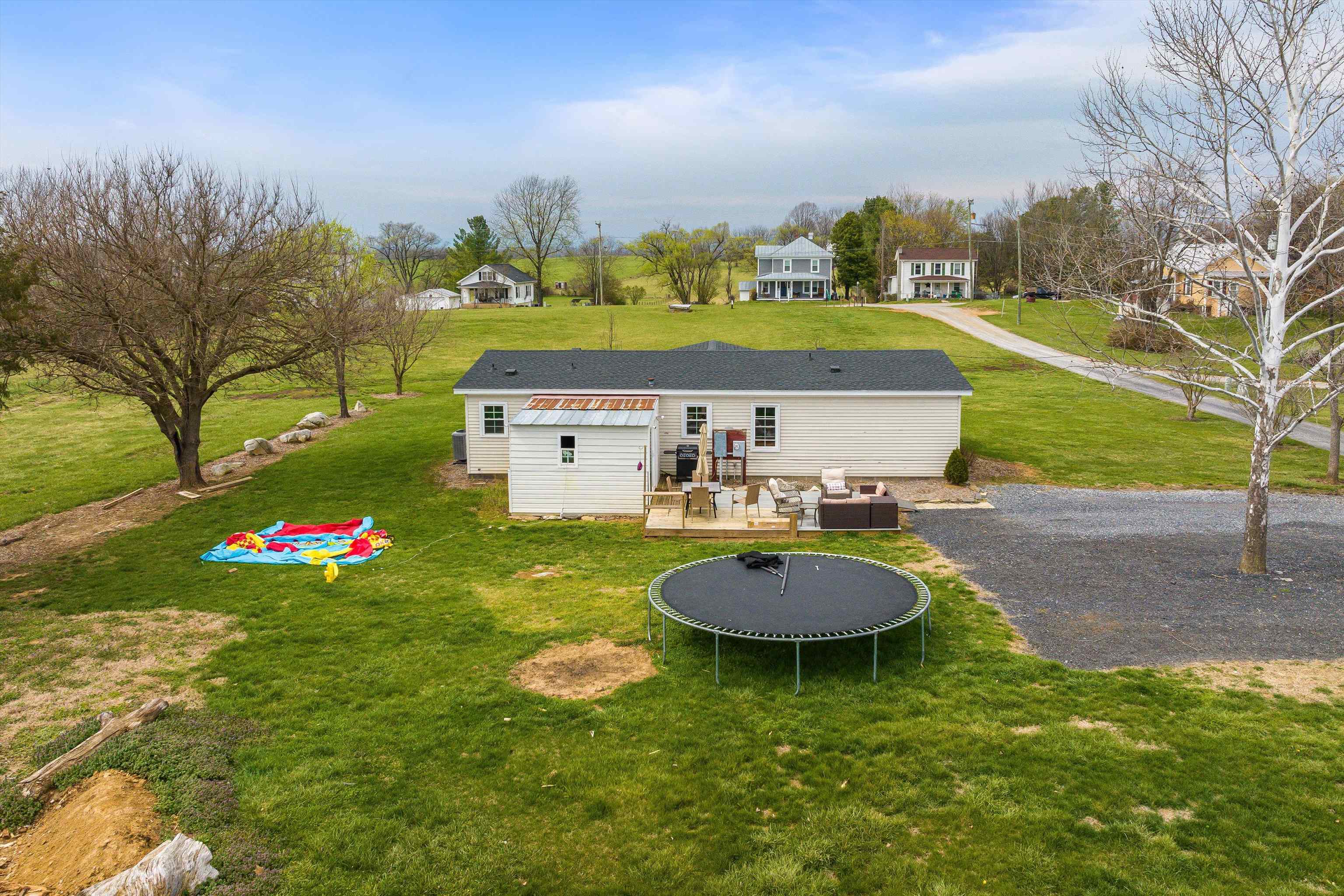 15,17,25,37 Hayfield Ln