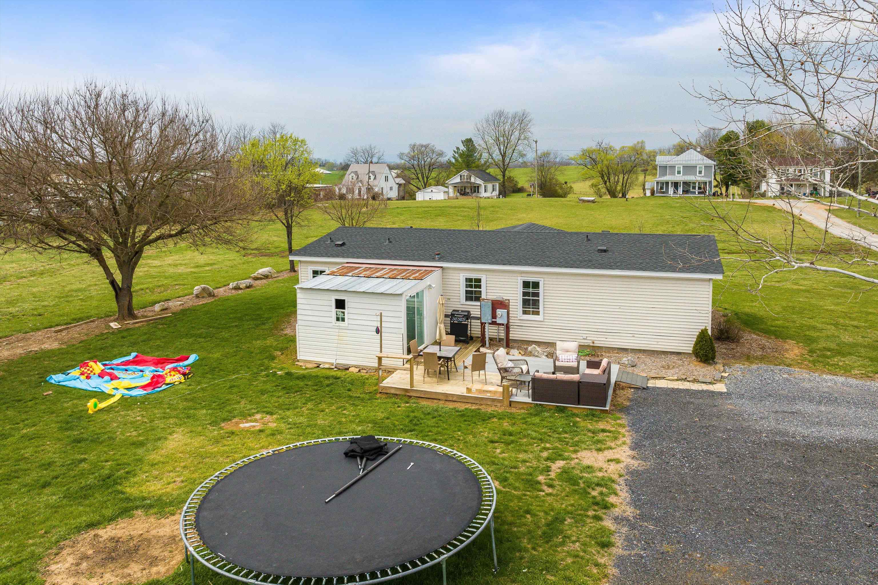 15,17,25,37 Hayfield Ln