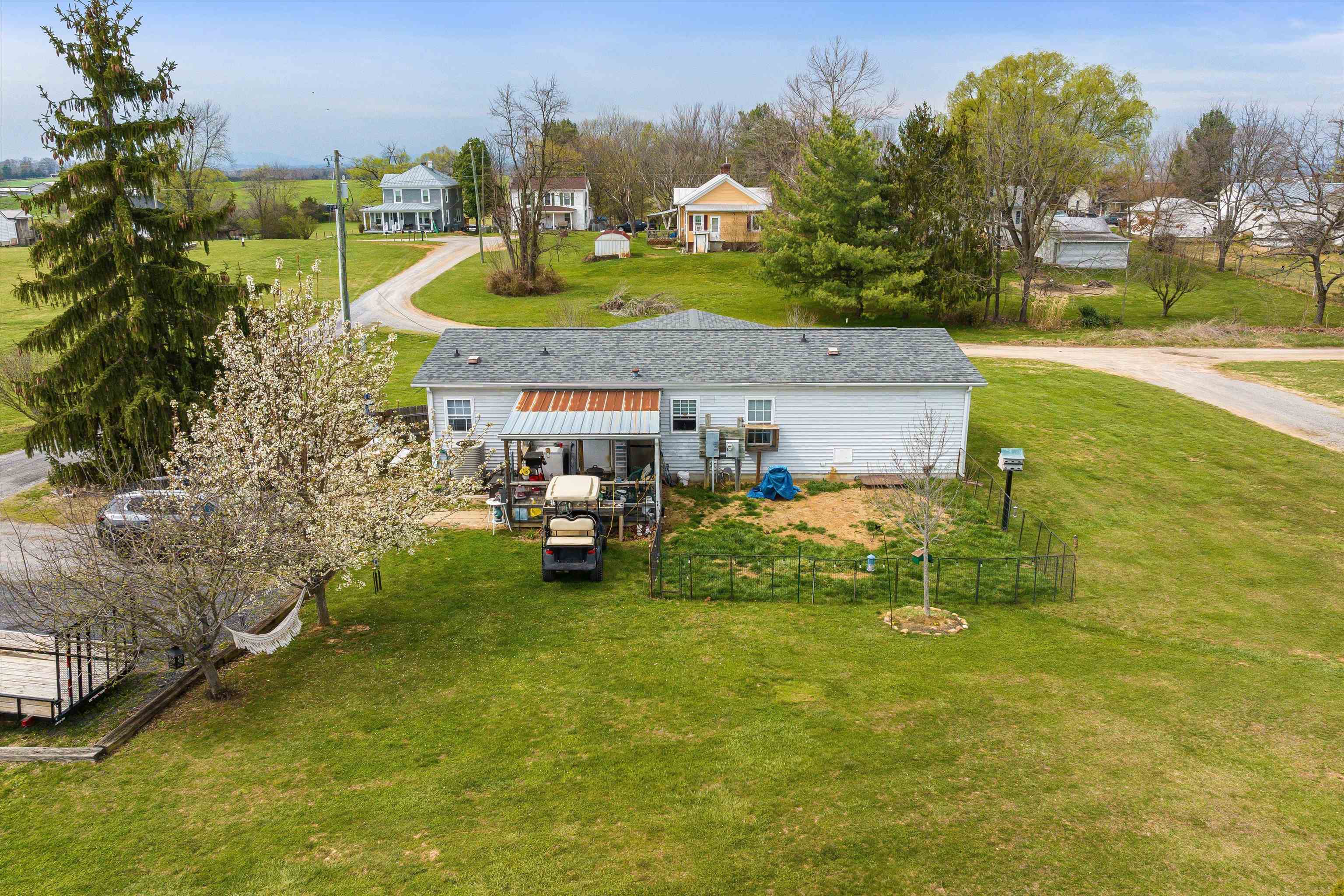 15,17,25,37 Hayfield Ln