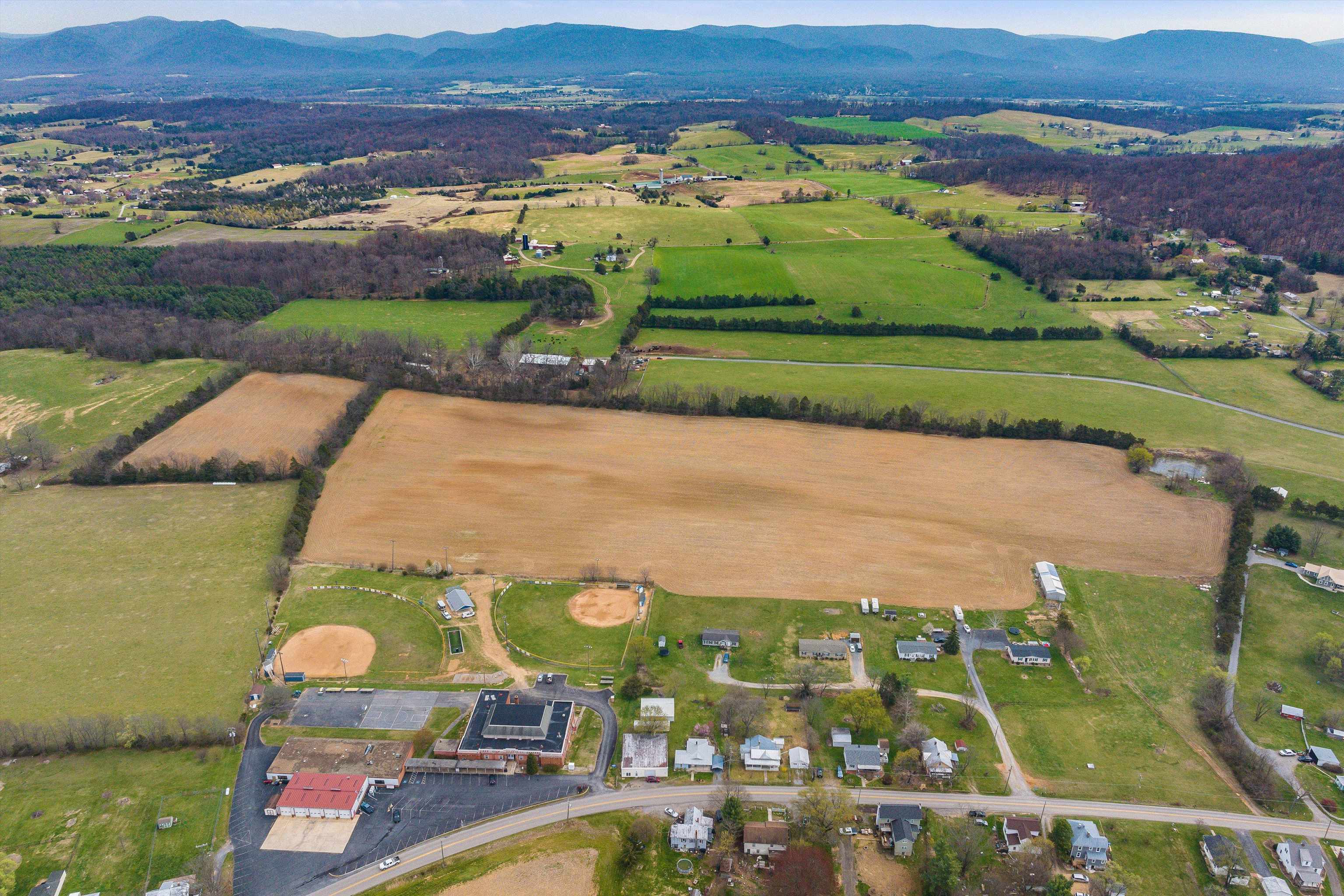 15,17,25,37 Hayfield Ln