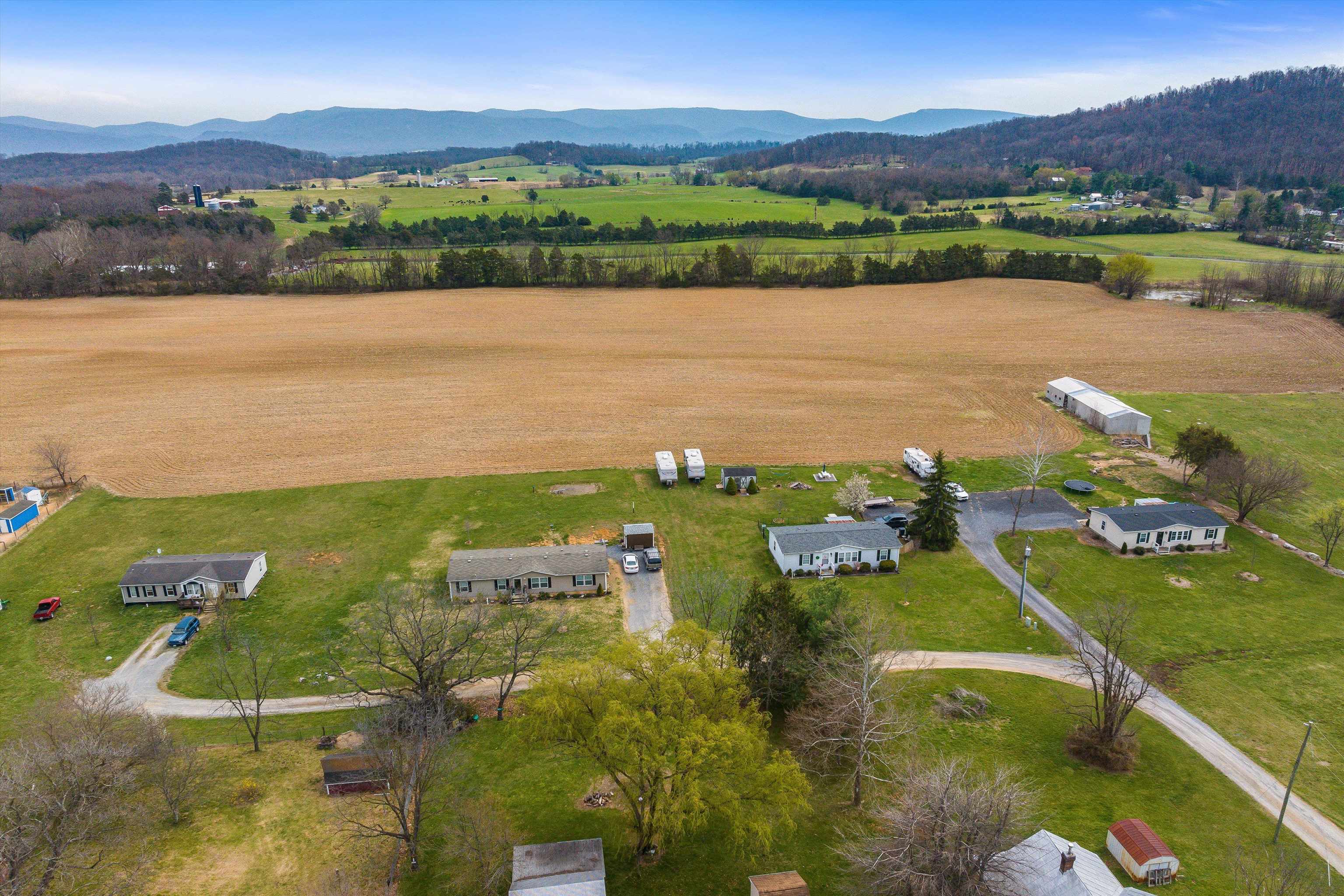 15,17,25,37 Hayfield Ln