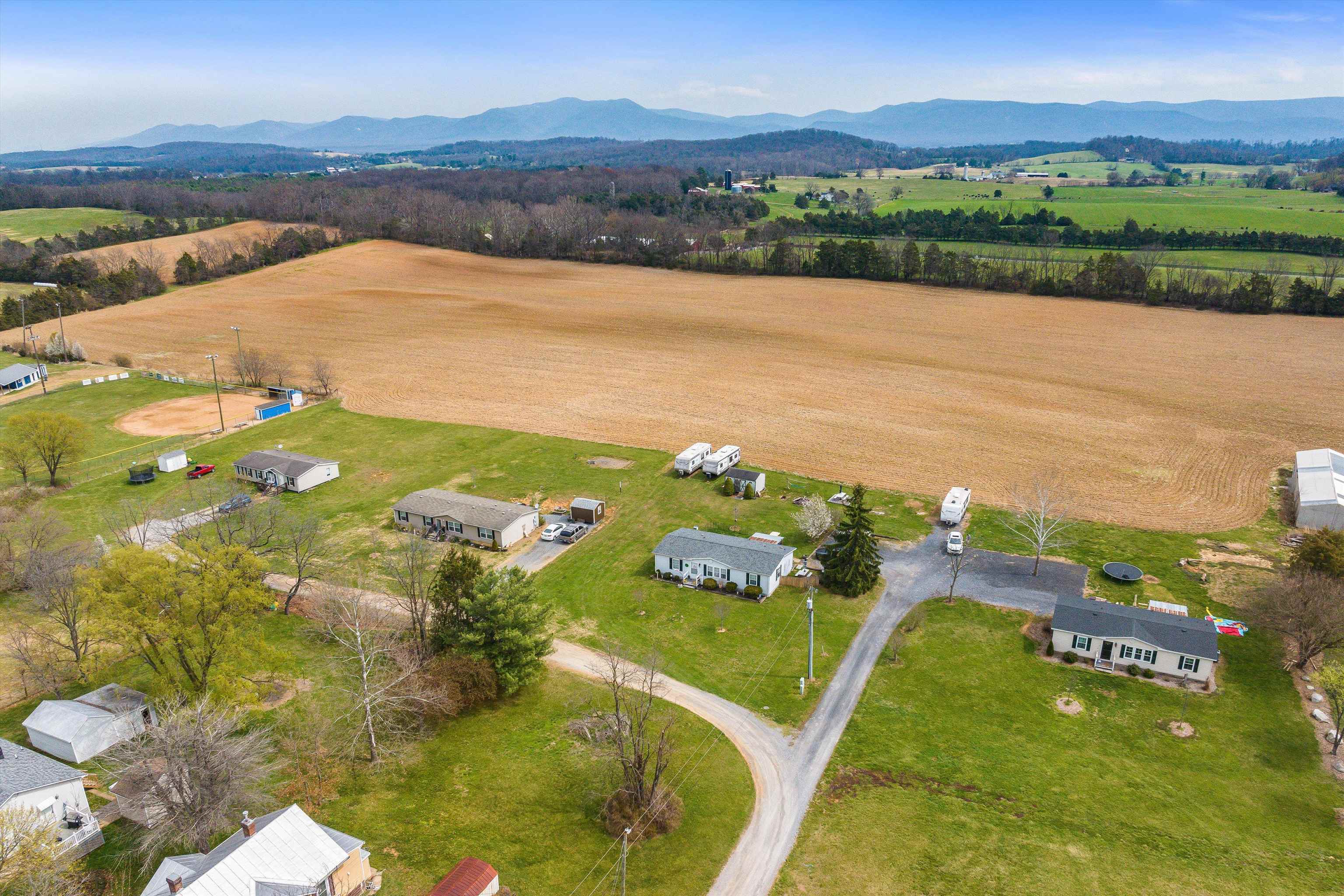 15,17,25,37 Hayfield Ln