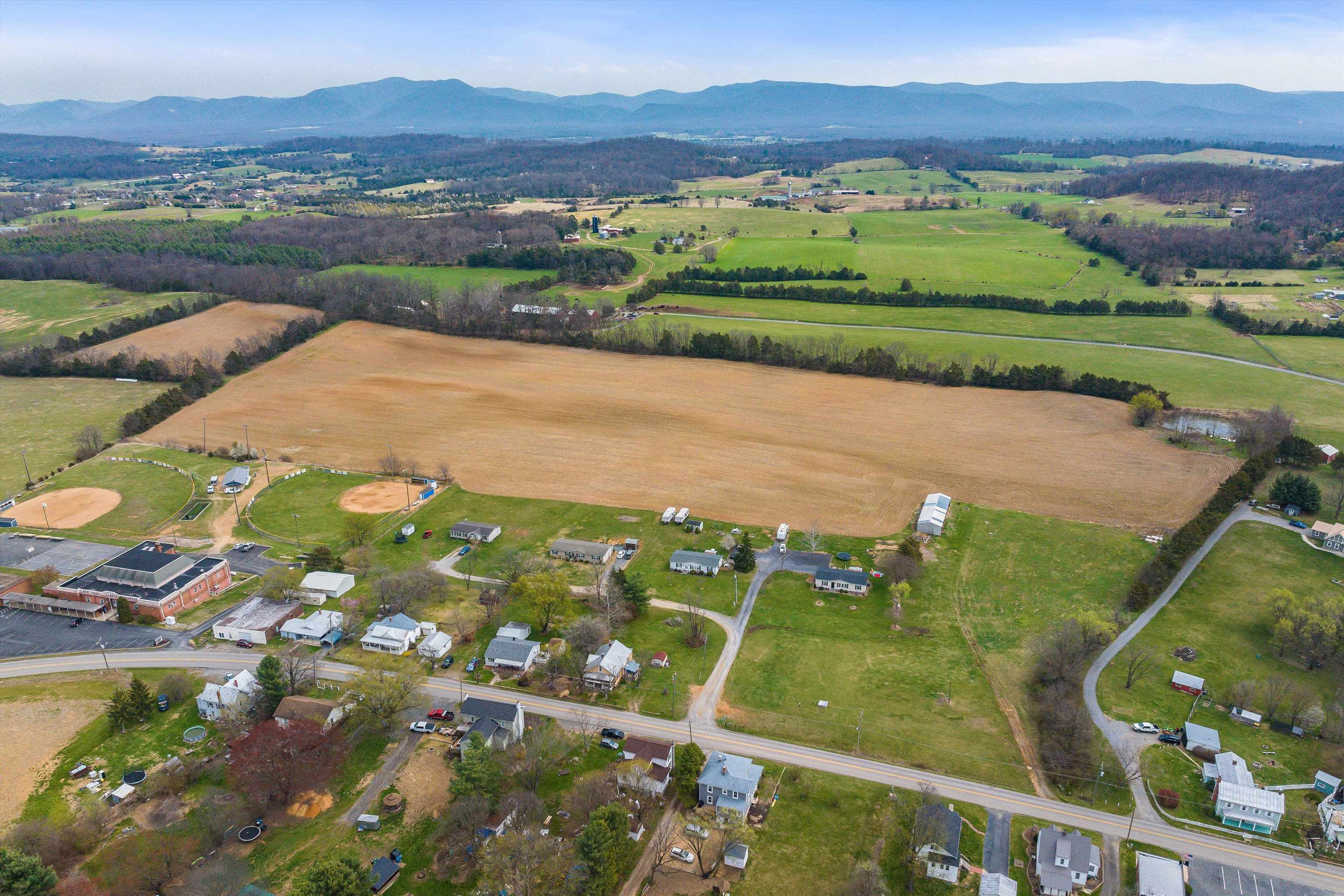 15,17,25,37 Hayfield Ln