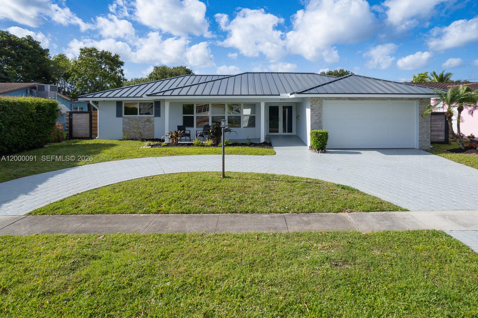 Hollywood Hills Amen Plat