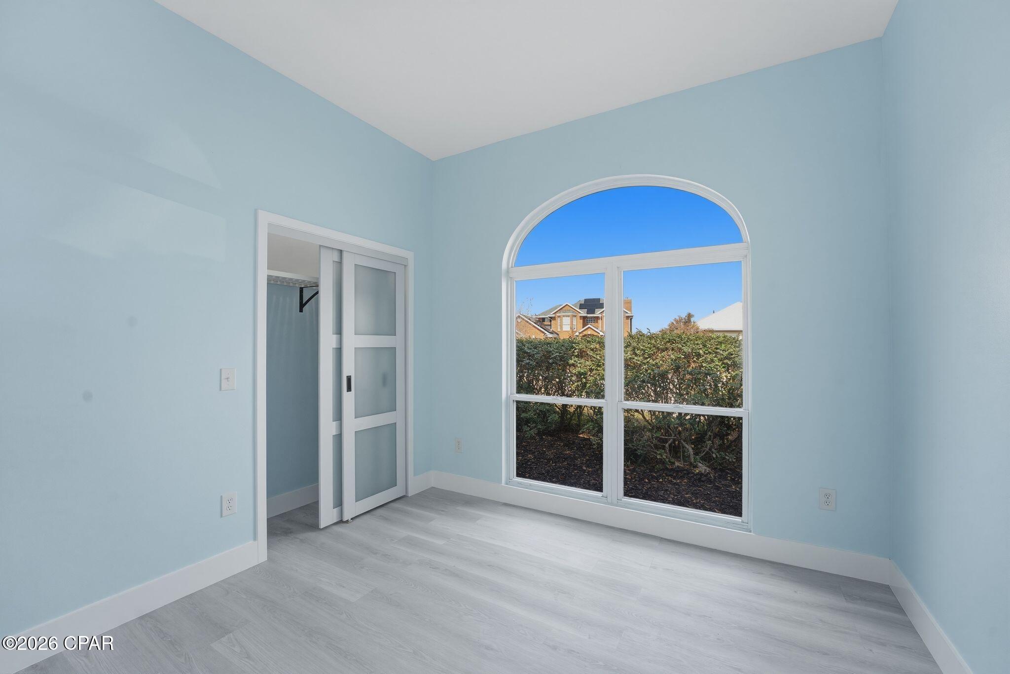 Listing photo id 15 for 3244 Country Club Drive