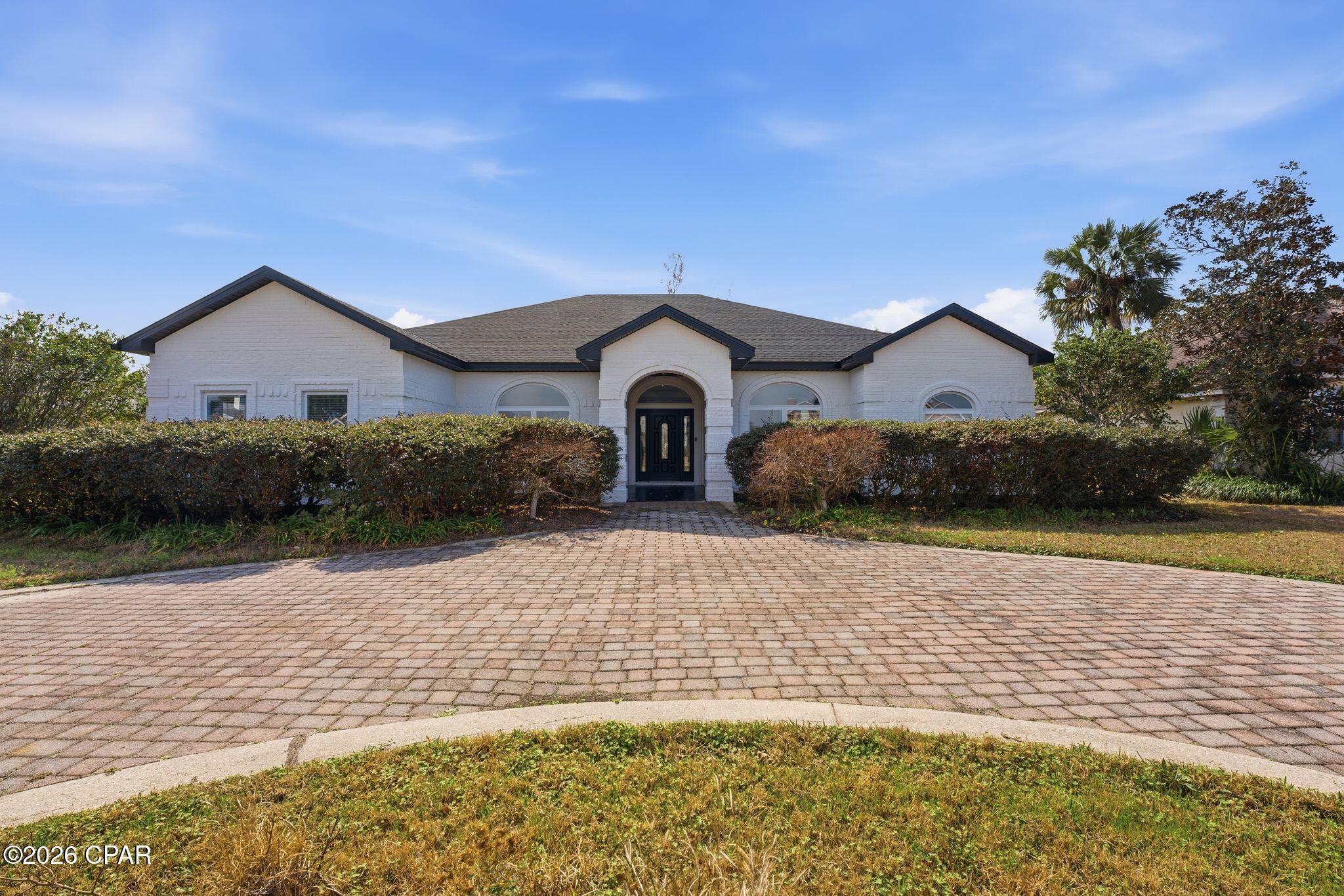 Listing photo id 2 for 3244 Country Club Drive