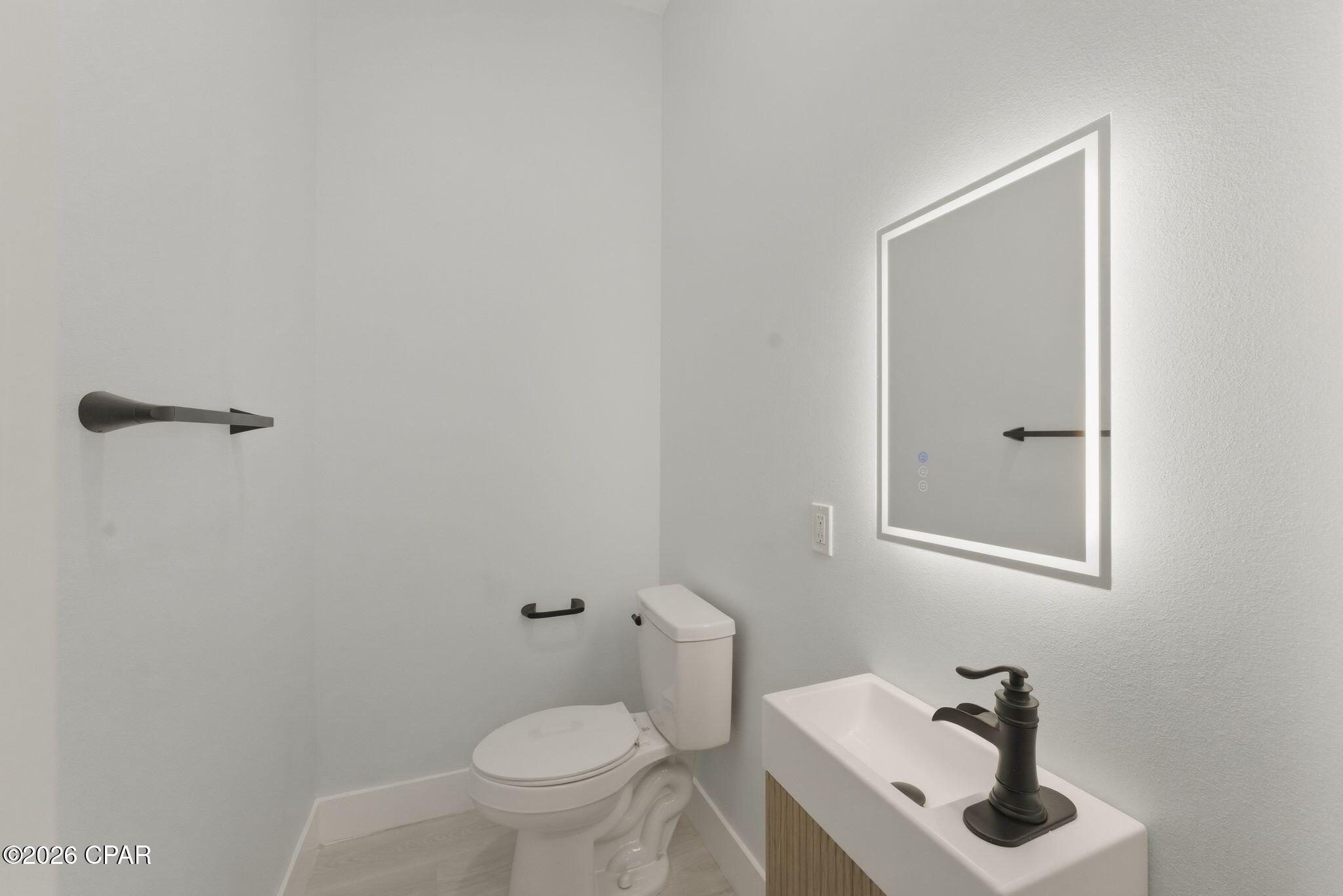 Listing photo id 21 for 3244 Country Club Drive